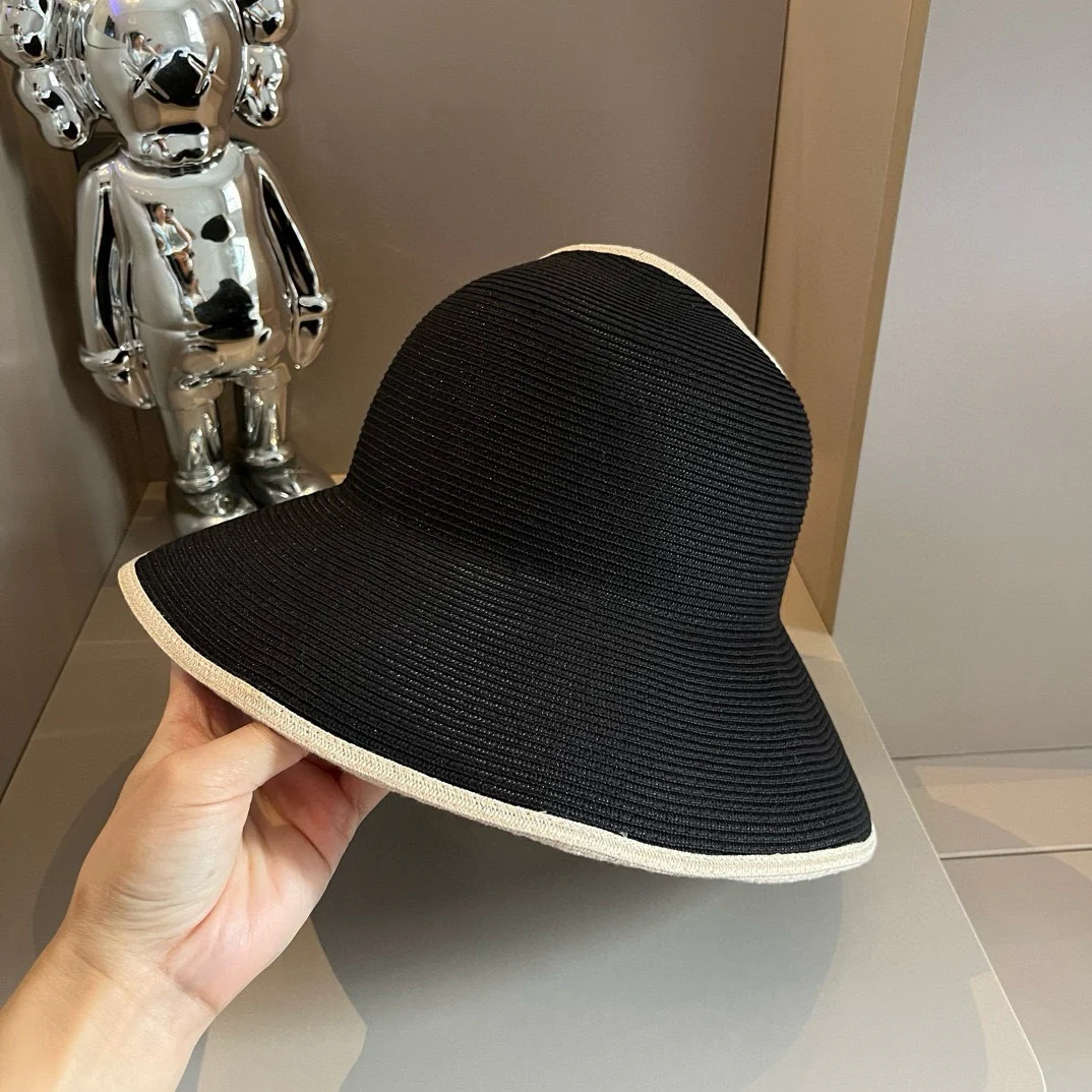 Chanel - Рыбацкая шляпа с разрезом сзади и бантом - Черная