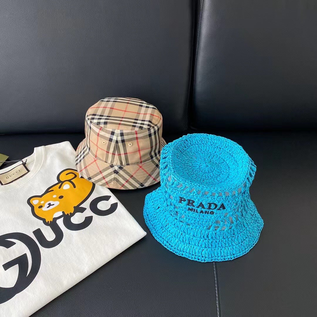 Новинка сезона весна/лето 2023 от Prada - Ажурная рыбацкая шляпа - Синяя