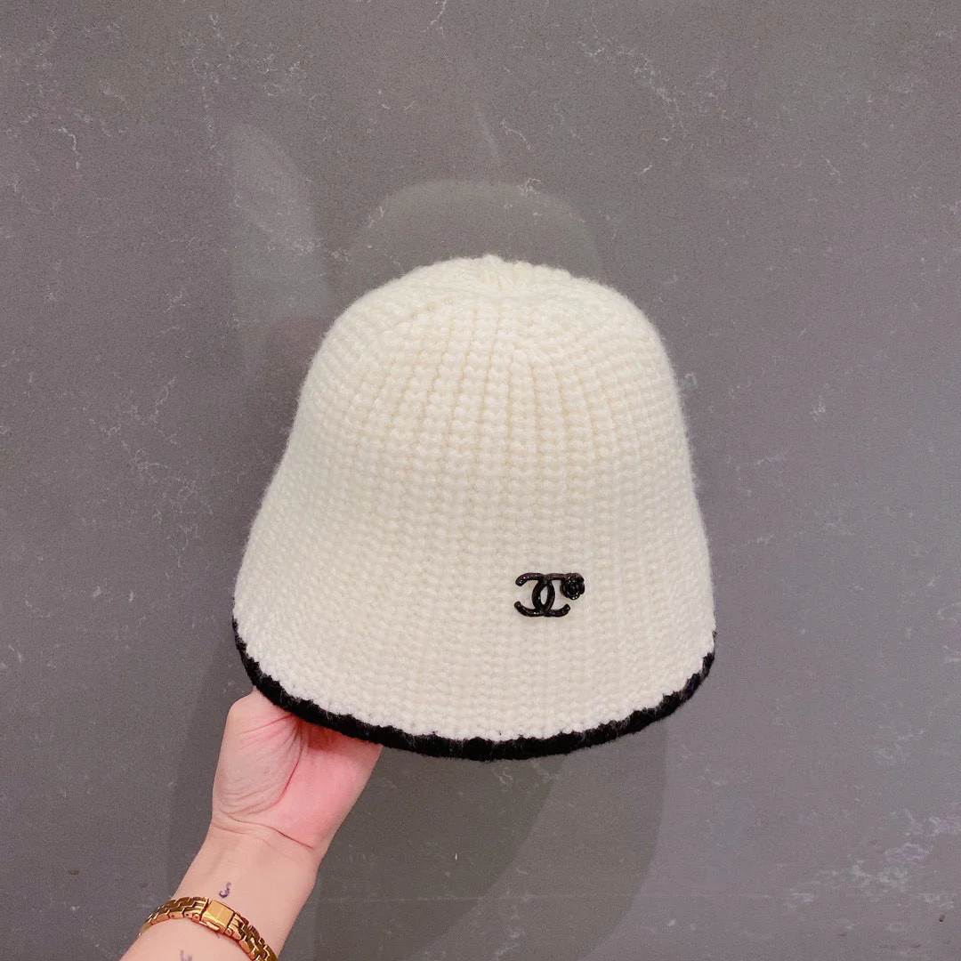Chanel - Вязаная рыбацкая шапка - Белая