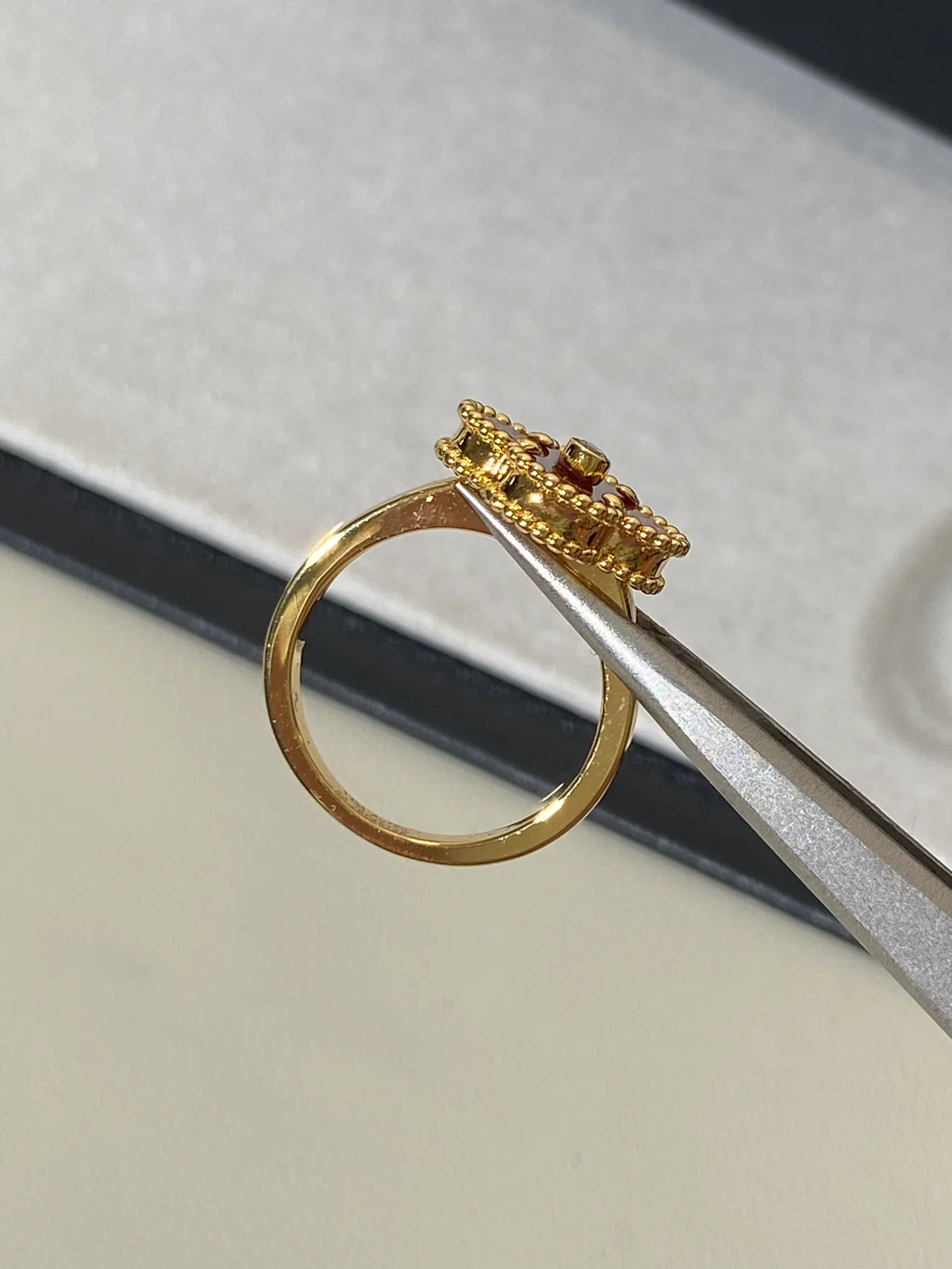 Ван Век - Кольцо 077