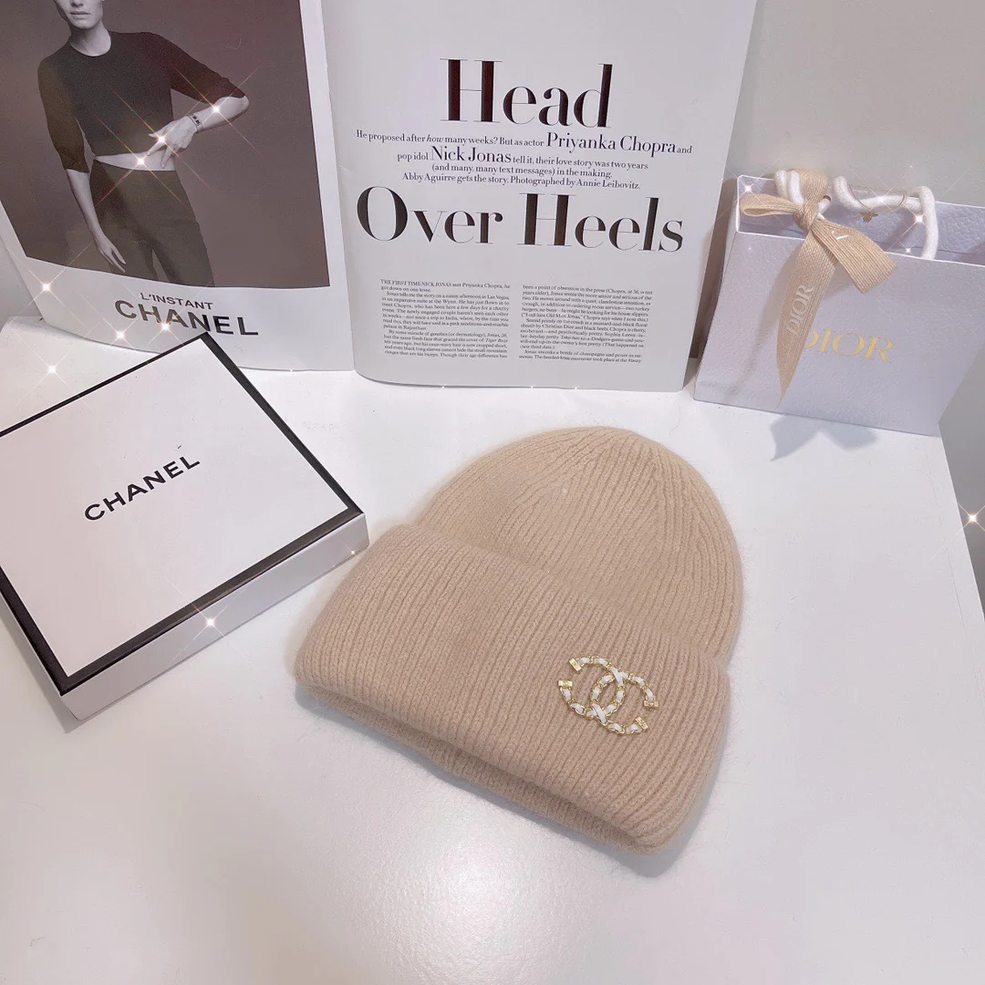 Chanel - Вязаная шапка из кроличьего меха - Абрикосовый цвет