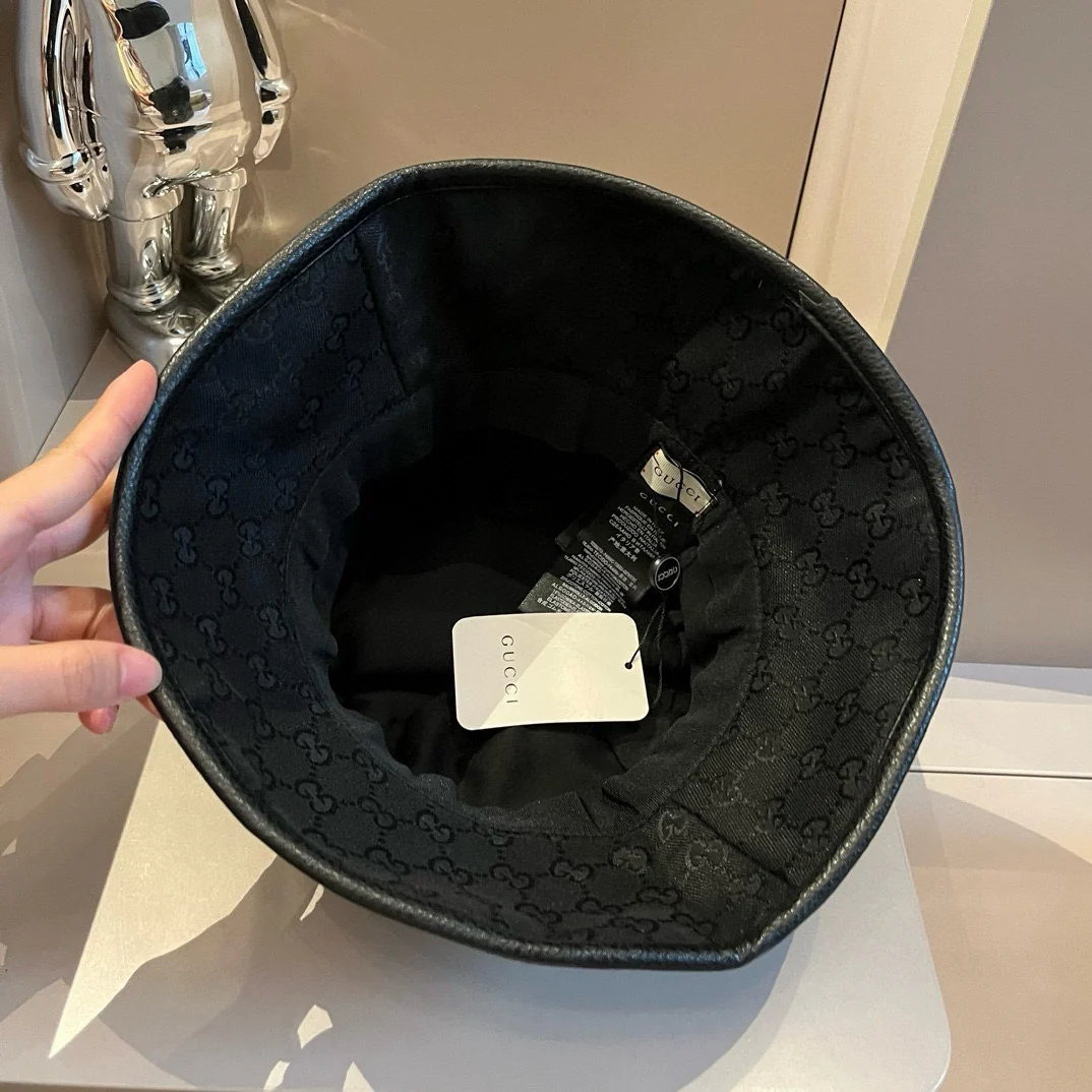 Классическая кожаная панама Gucci с монограммой - черная