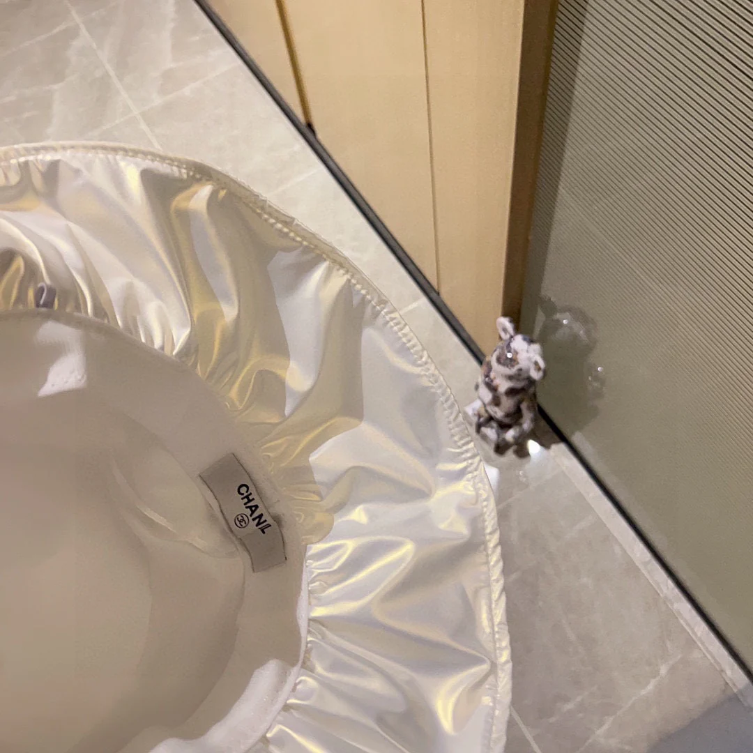 Новинка коллекции Chanel Весна/Лето 2023 - Мятая рыбацкая шляпа - Белая - 1