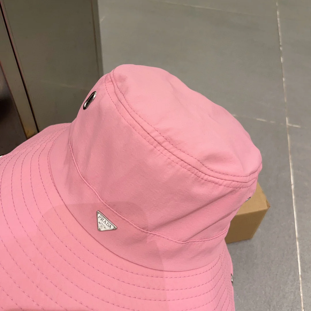 Новинка сезона весна/лето 2023 от Prada - Широкополая панама - Розовая