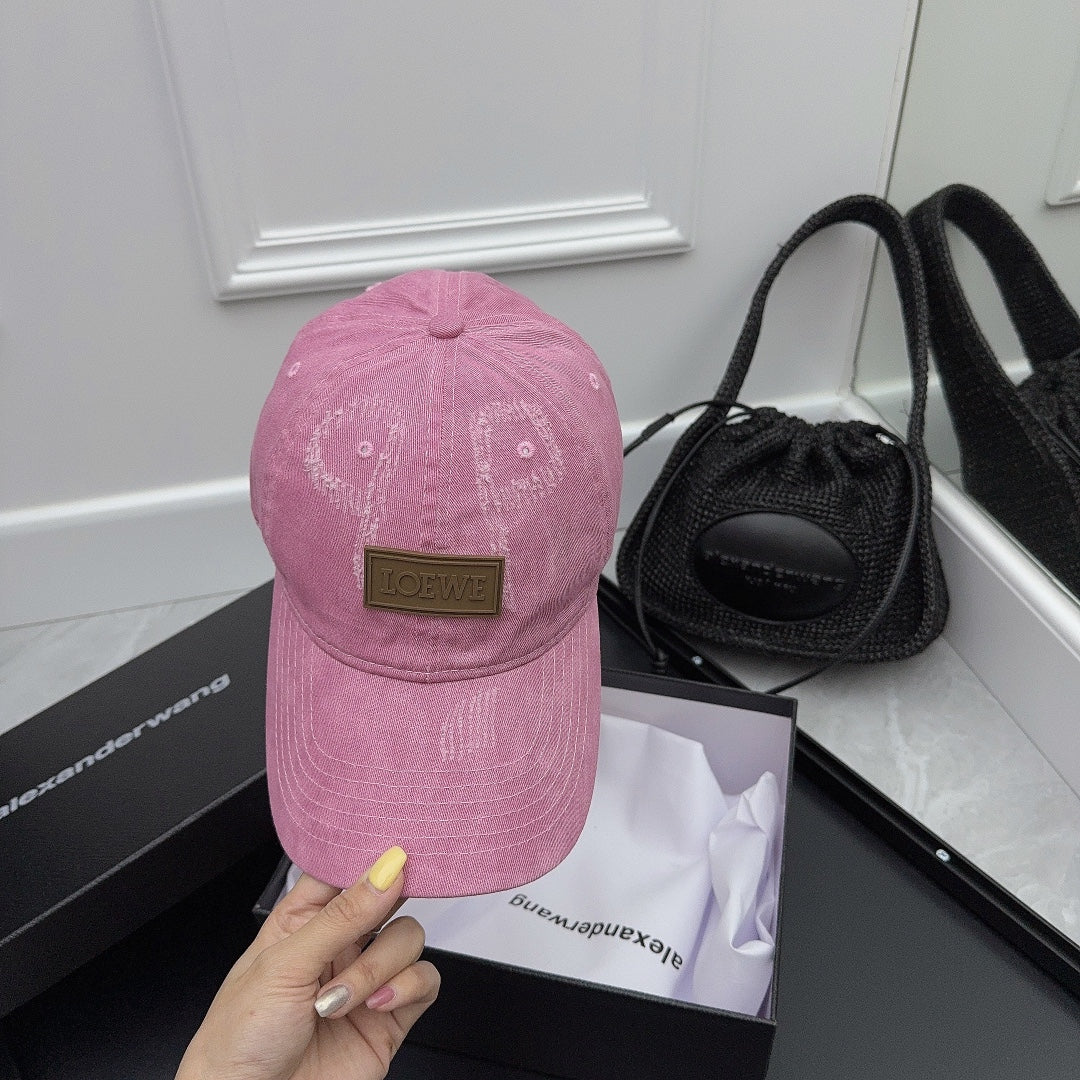 LOEWE - Новая модель - Бейсболка с эффектом потертости