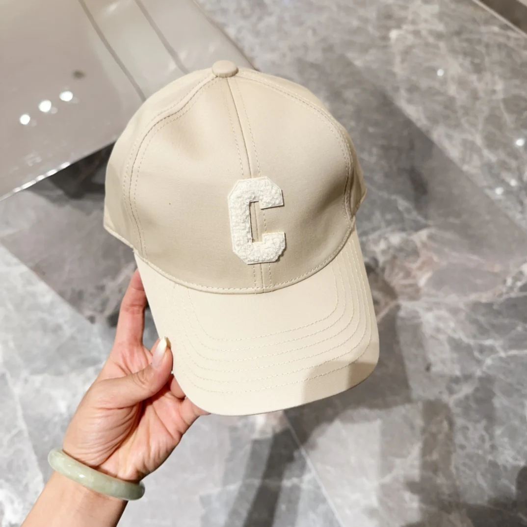 Бейсболка Celine с вышитой буквой 