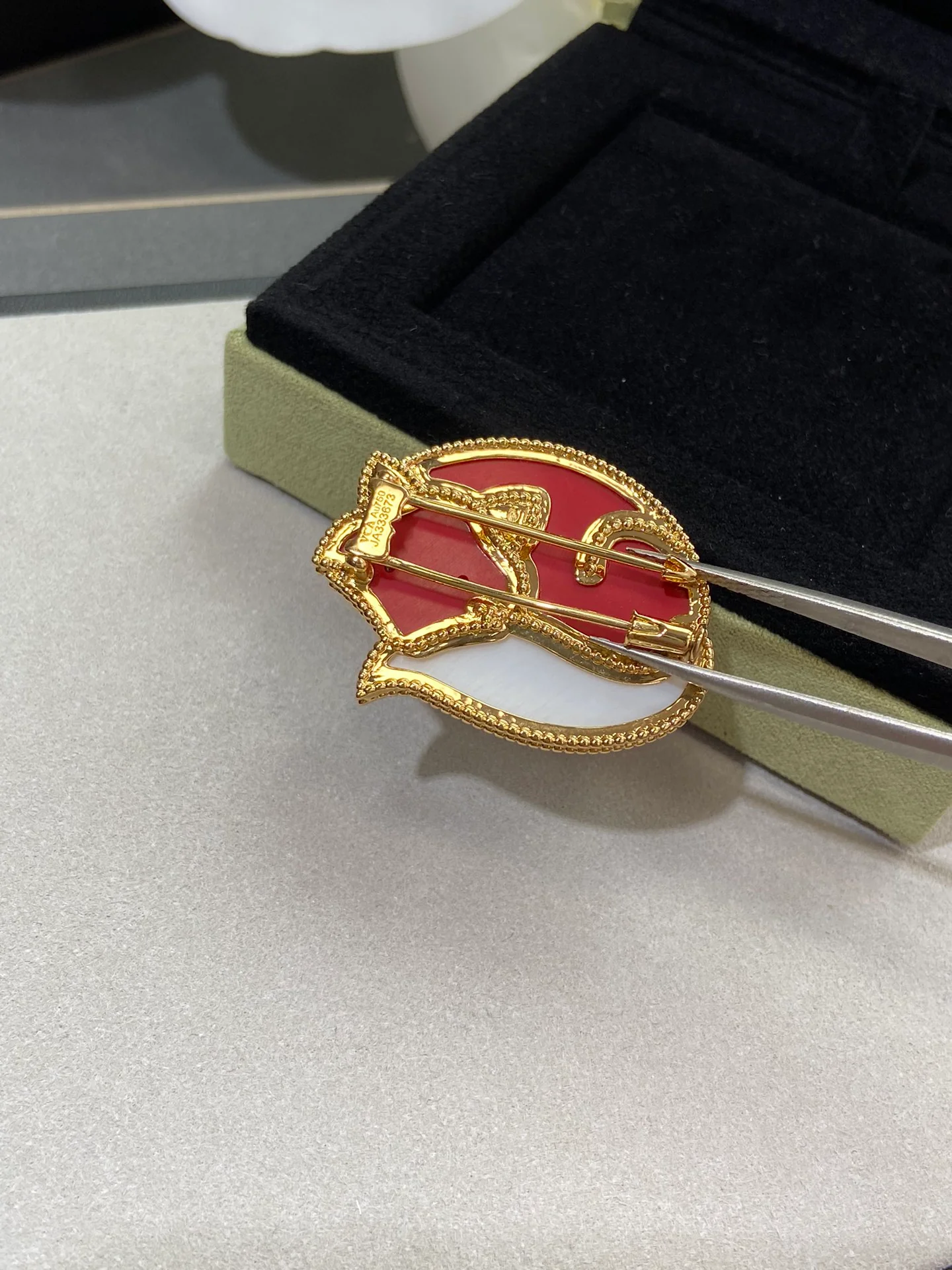 Van Véck - Брошь 005