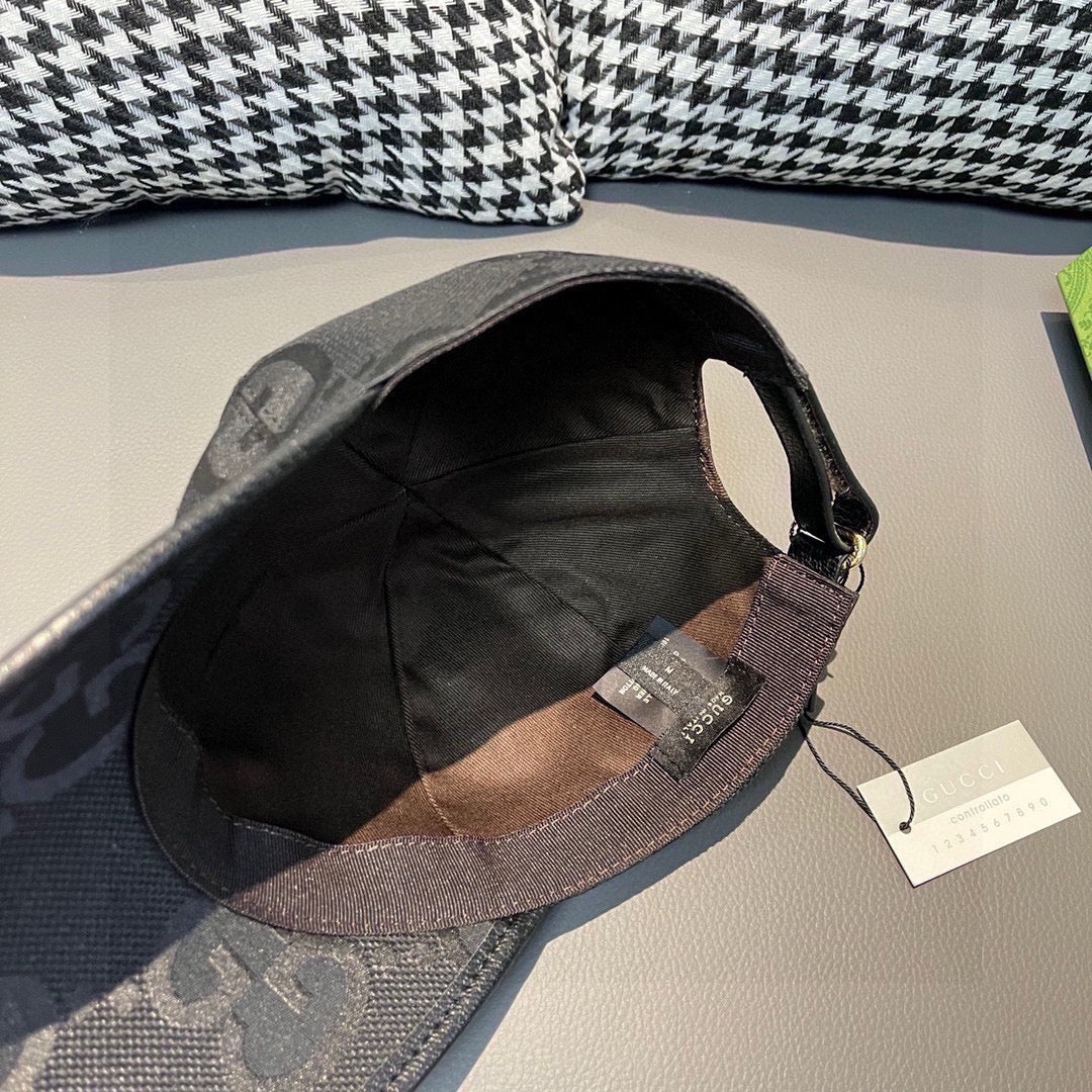 Черная холщовая бейсболка Gucci с большими двойными буквами G.