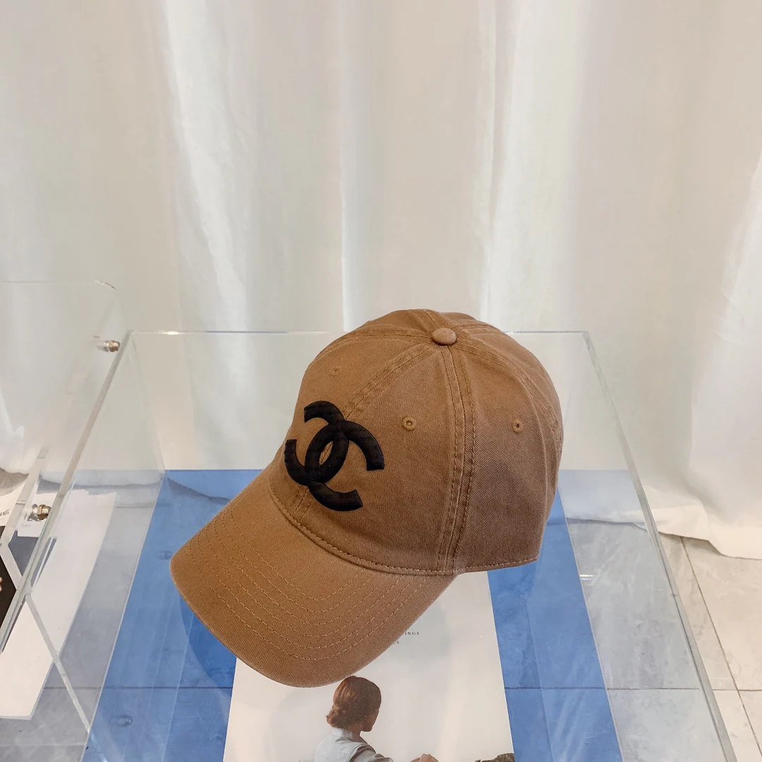 Бейсболка Chanel из осенне-зимней коллекции - 1