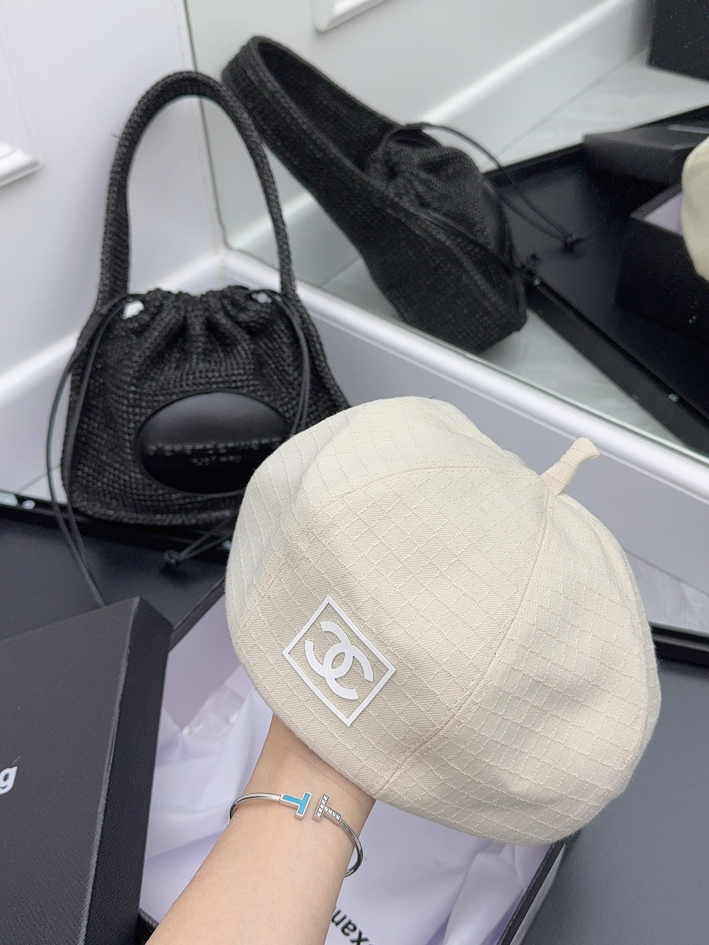 Chanel - Простая и универсальная шляпа художника