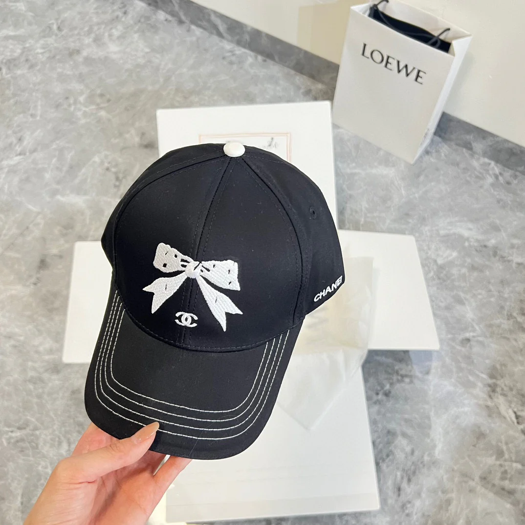 Бейсболка Chanel 2024 Летняя коллекция, новая, с тяжелой вышивкой и бантом - черная