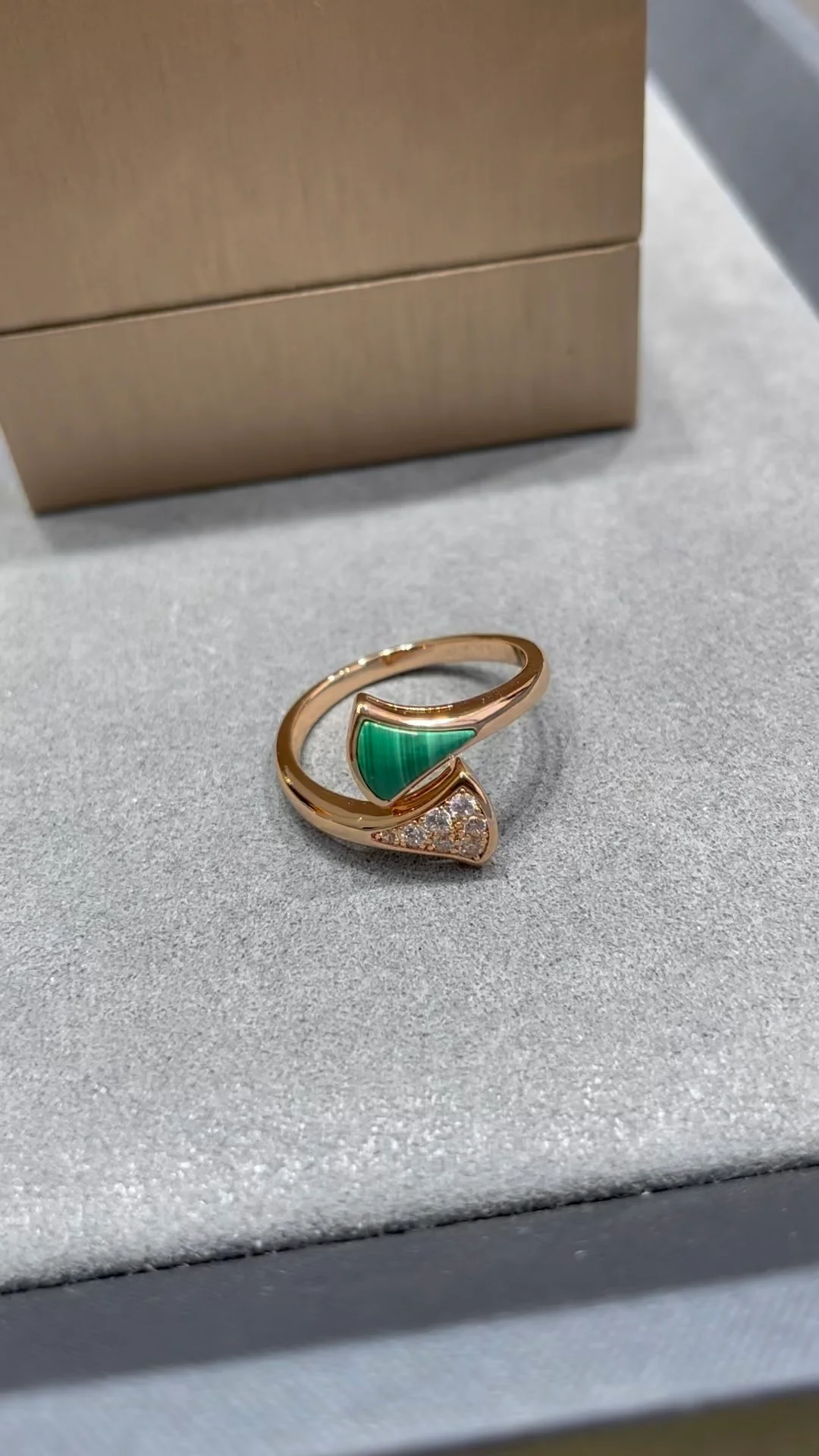 Кольцо Bvlgari 015