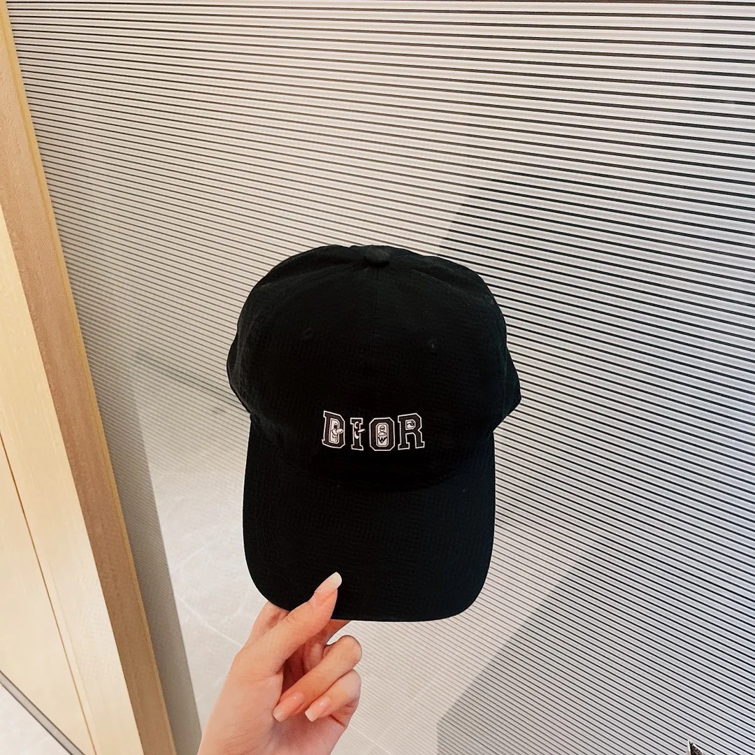 Dior - Минималистичная бейсболка с логотипом - Разные цвета - 1 шт.