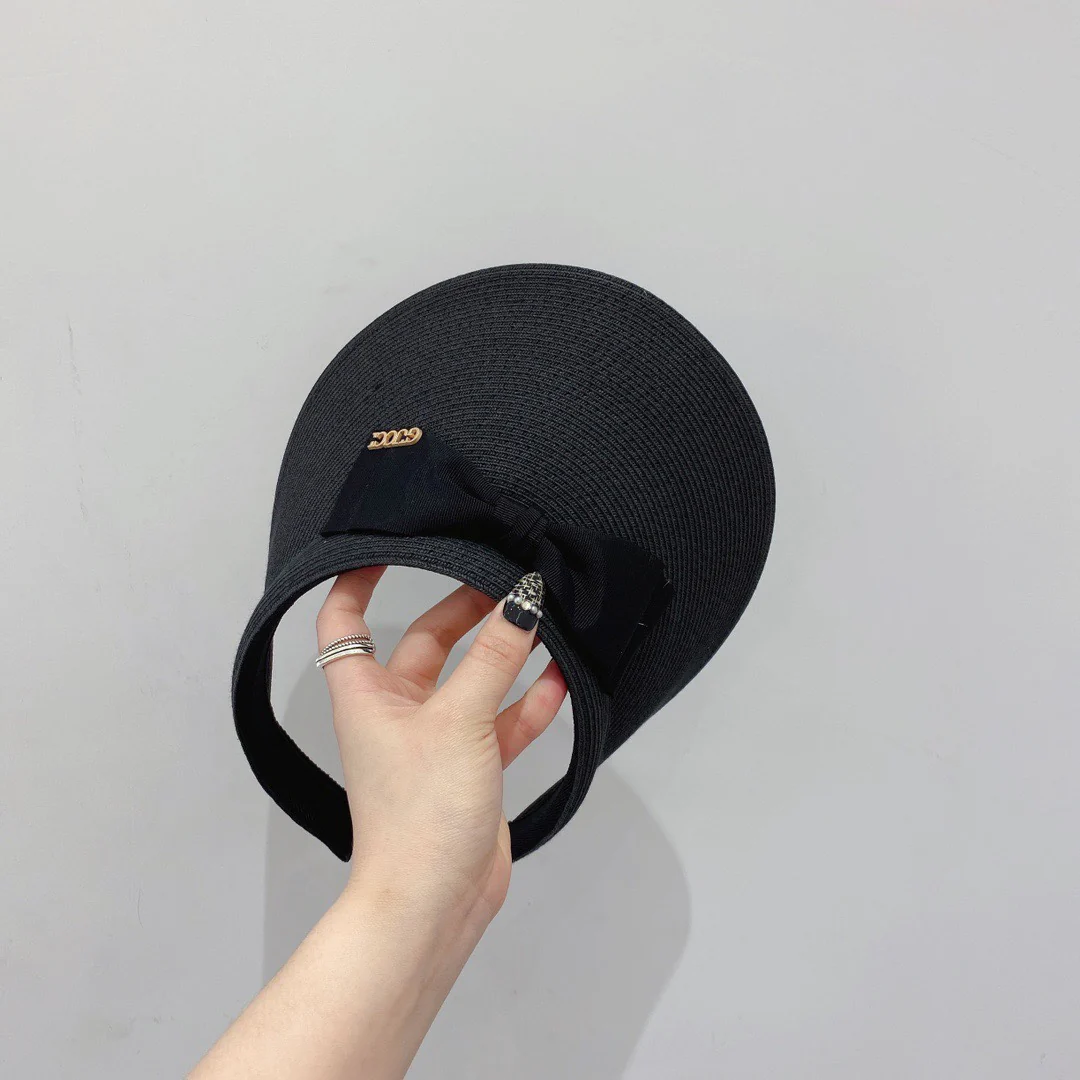 Gucci - Солнцезащитная шляпа с бантом на голове - 1