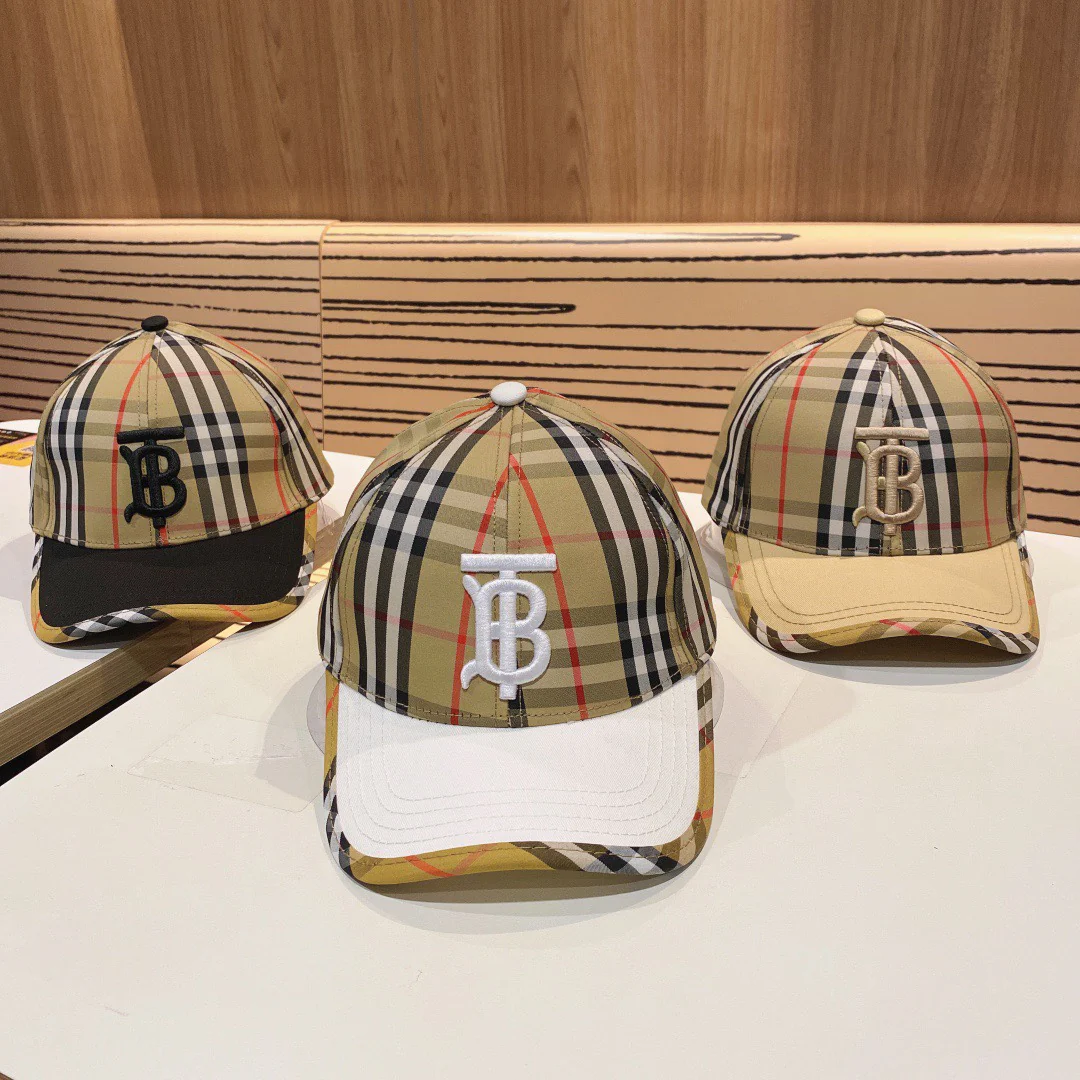 Весенне-летняя клетчатая бейсболка Burberry - белая