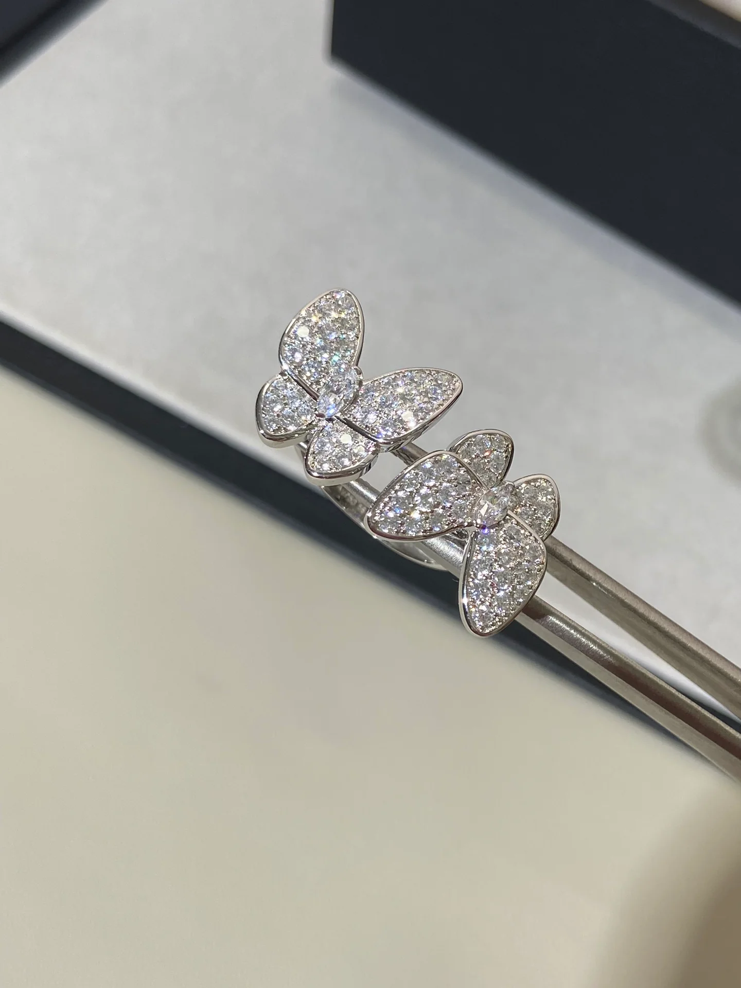 Ван Век - Кольцо 083