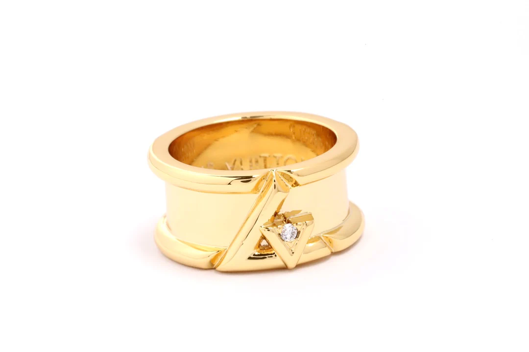 LV Ring 022