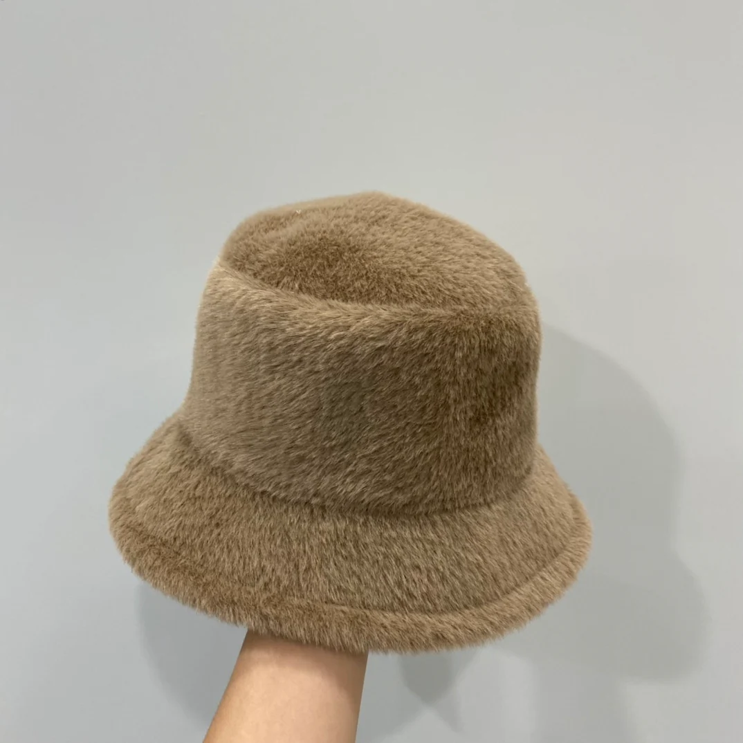 Рыбацкая шапка Balenciaga из норки - коричневая