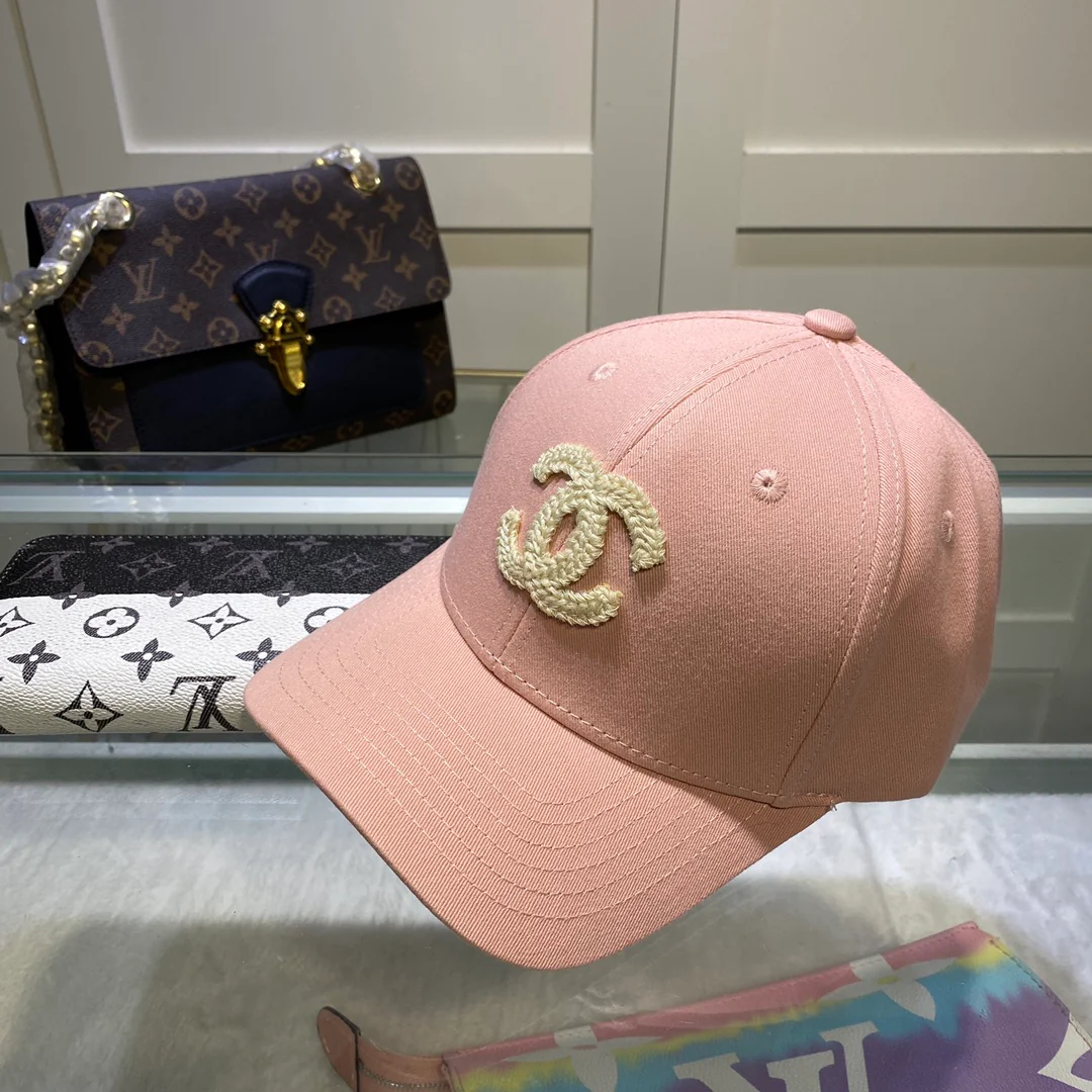 Chanel - Новые бейсболки в продаже в бутиках