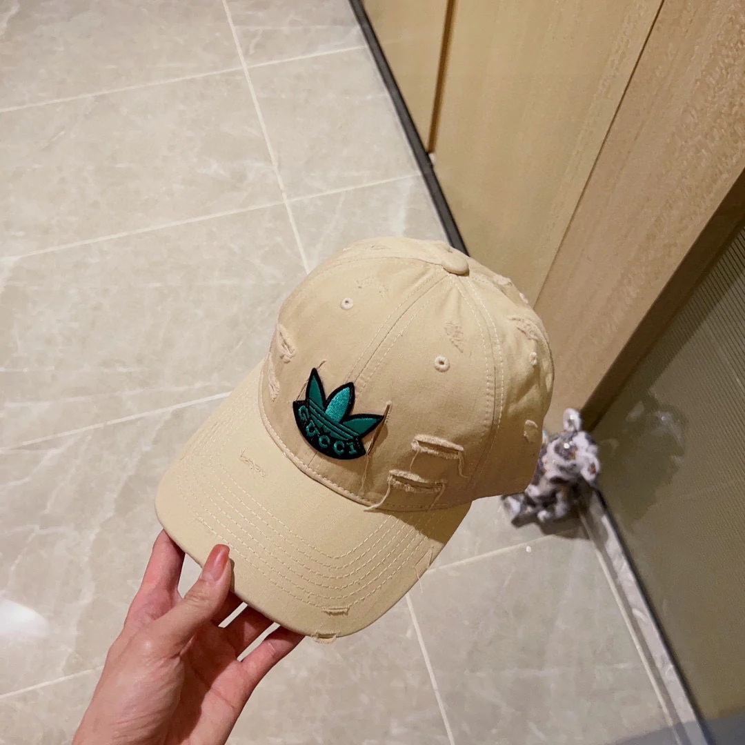 Новинка сезона весна/лето 2023 от Gucci - Бейсболка - Коллаборация - Off-White