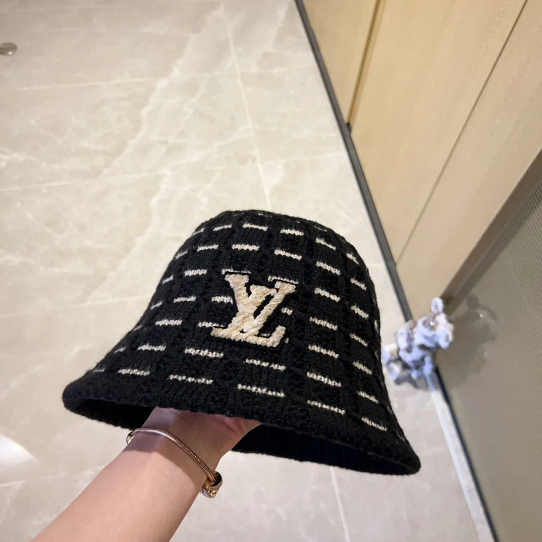 Вязаная рыбацкая шапка LV 2023 New Wave - черная