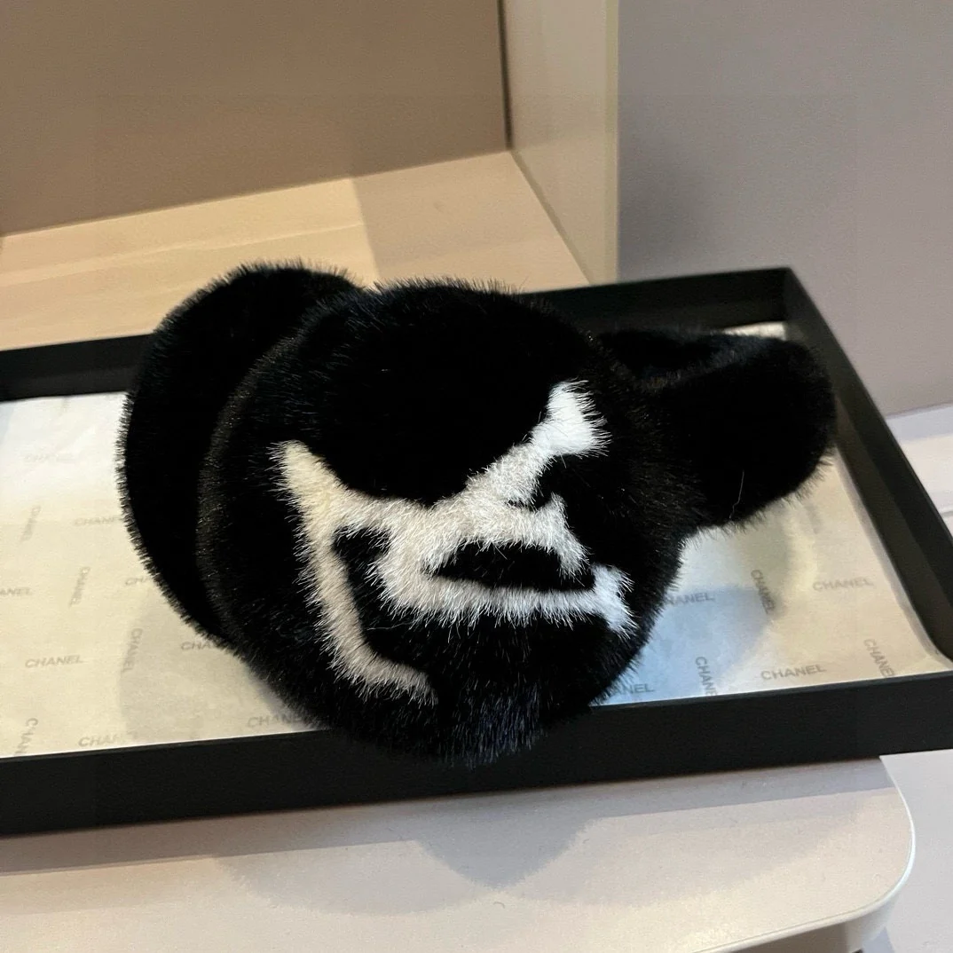 LV - Меховые наушники - Черные