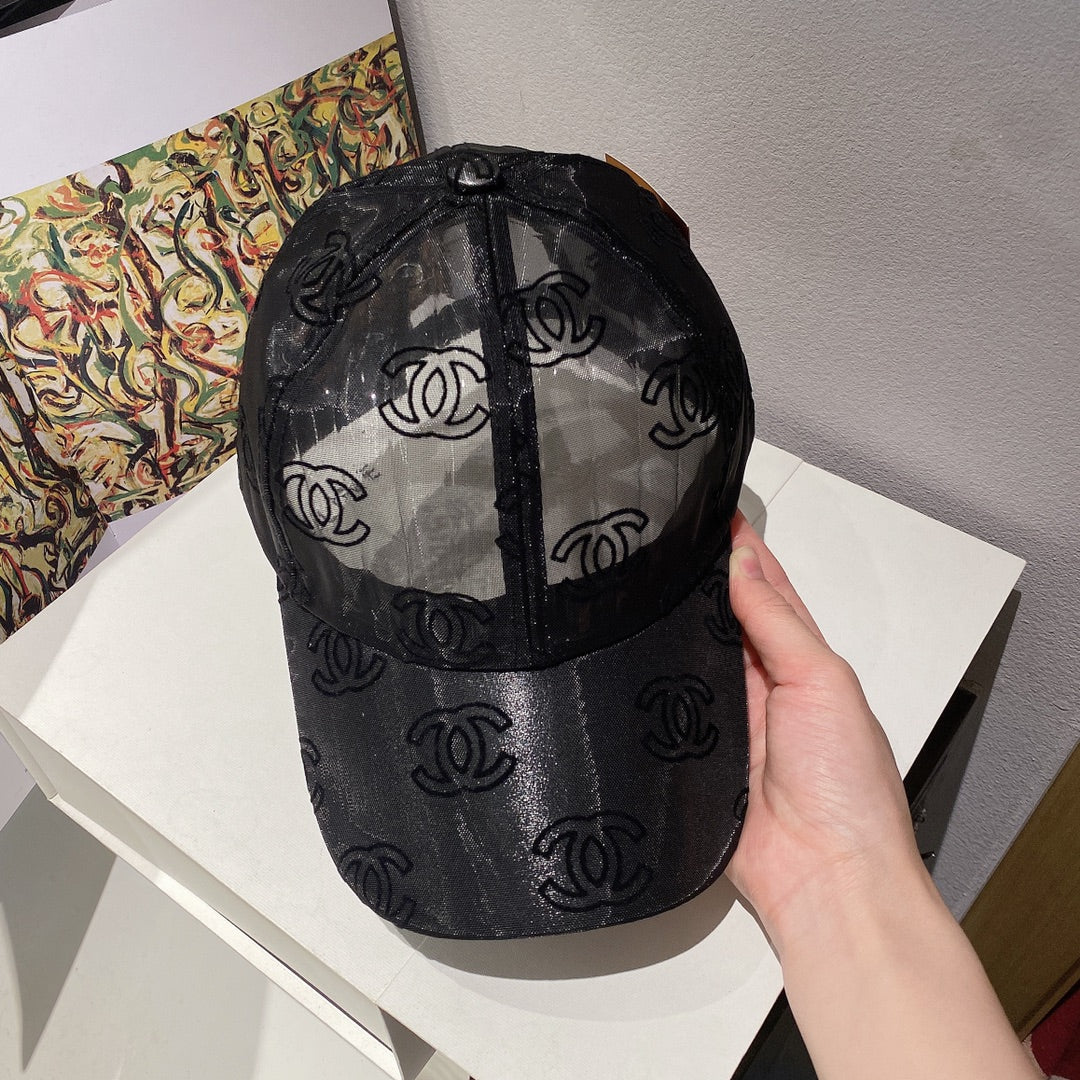 Новинка 2022 года от Chanel - сетчатая кепка-?уточка? - черная