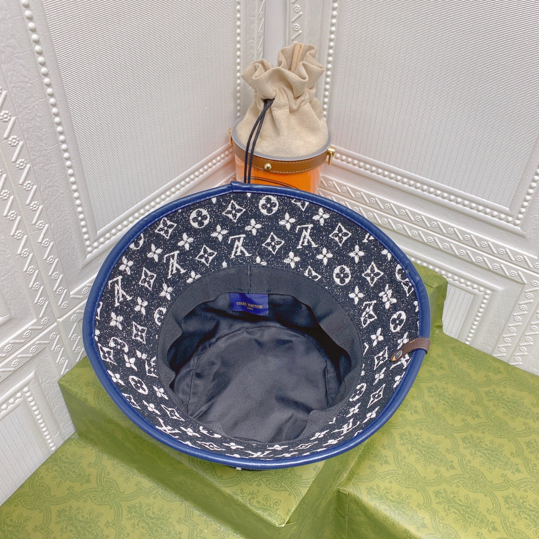 LV - Рыбацкая шляпа с кожаной отделкой и монограммой