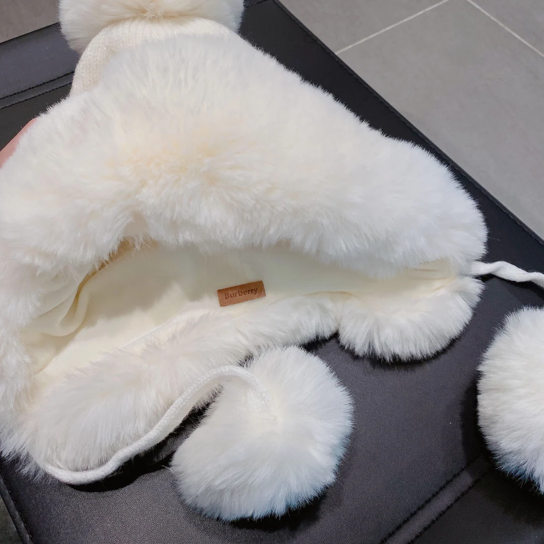 Шапка-бини Burberry с ушками - белая