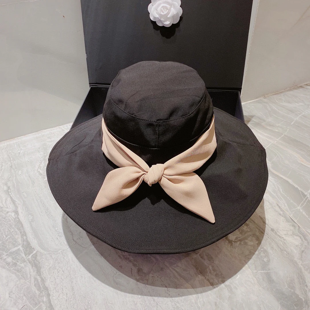 Dior - Широкополая шляпа-шарф от солнца - доступна в черном и бежевом цветах.