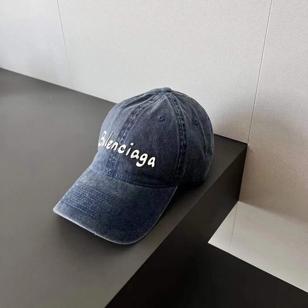 Бейсболка Balenciaga с эффектом потертости