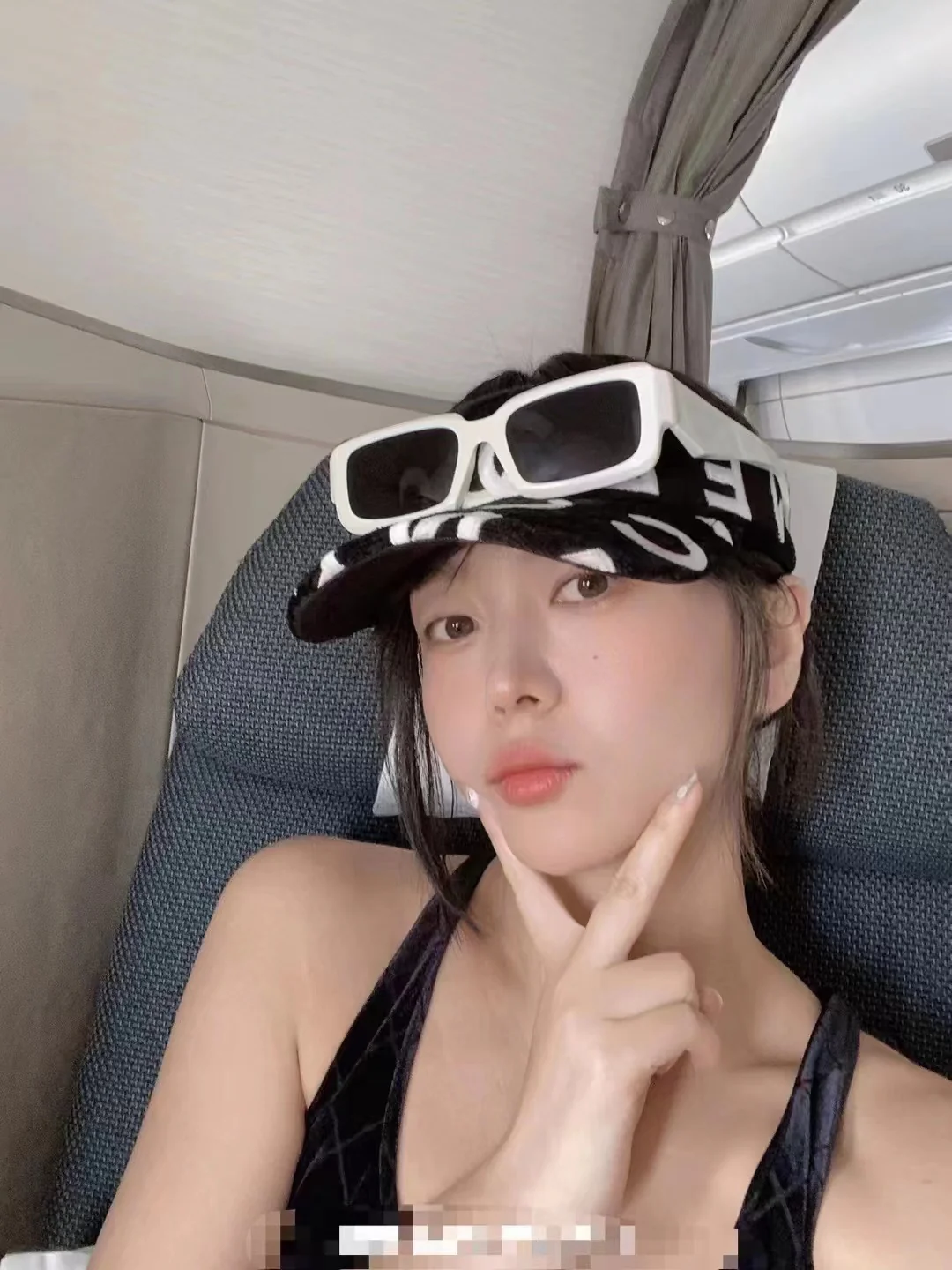 Новинка осенней коллекции Chanel 2023 — Солнцезащитный козырек с открытым верхом — Черный