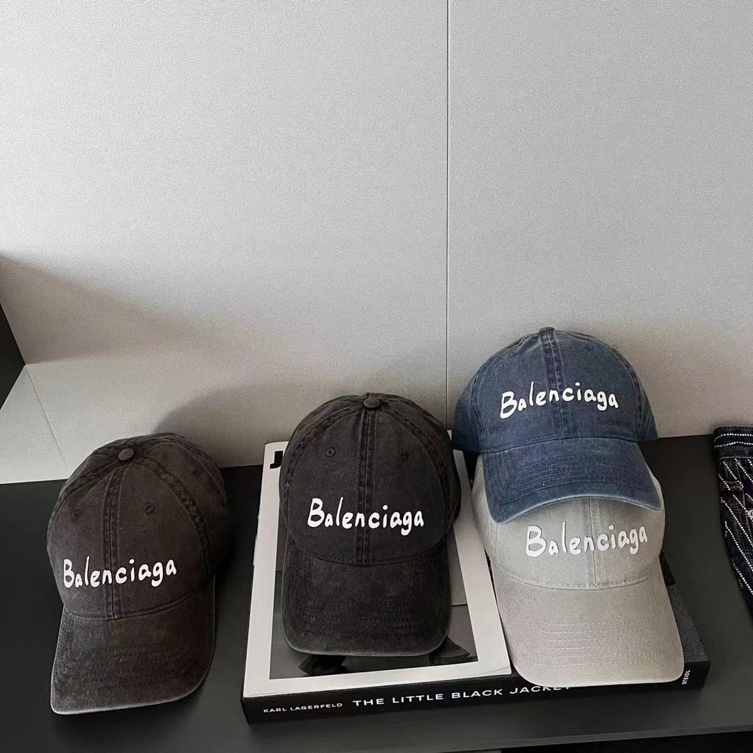 Бейсболка Balenciaga с эффектом потертости