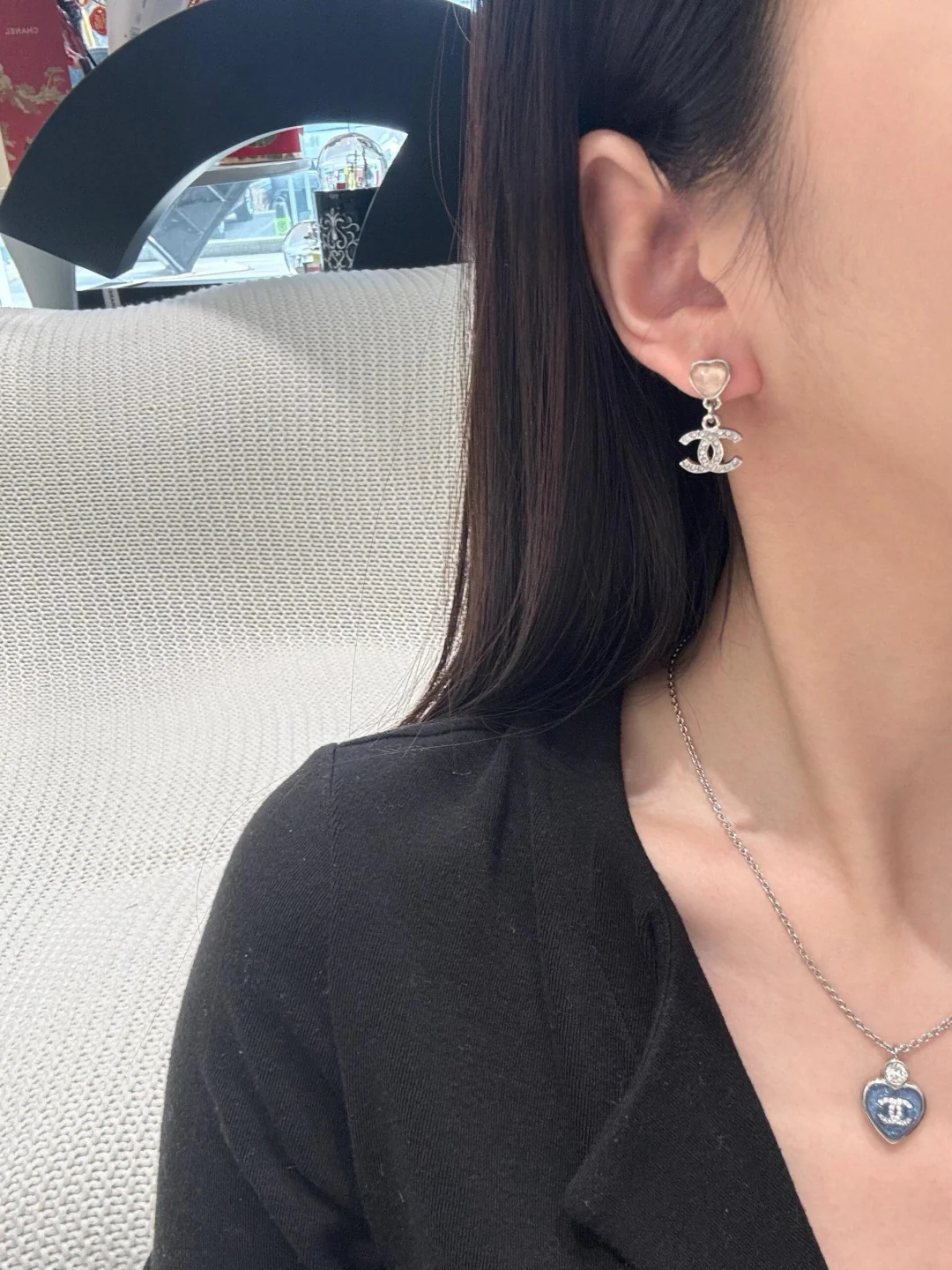 Серьги Chanel с подвеской в ??виде сердца и двойной буквой С, 25 пенсов - розовые - синие