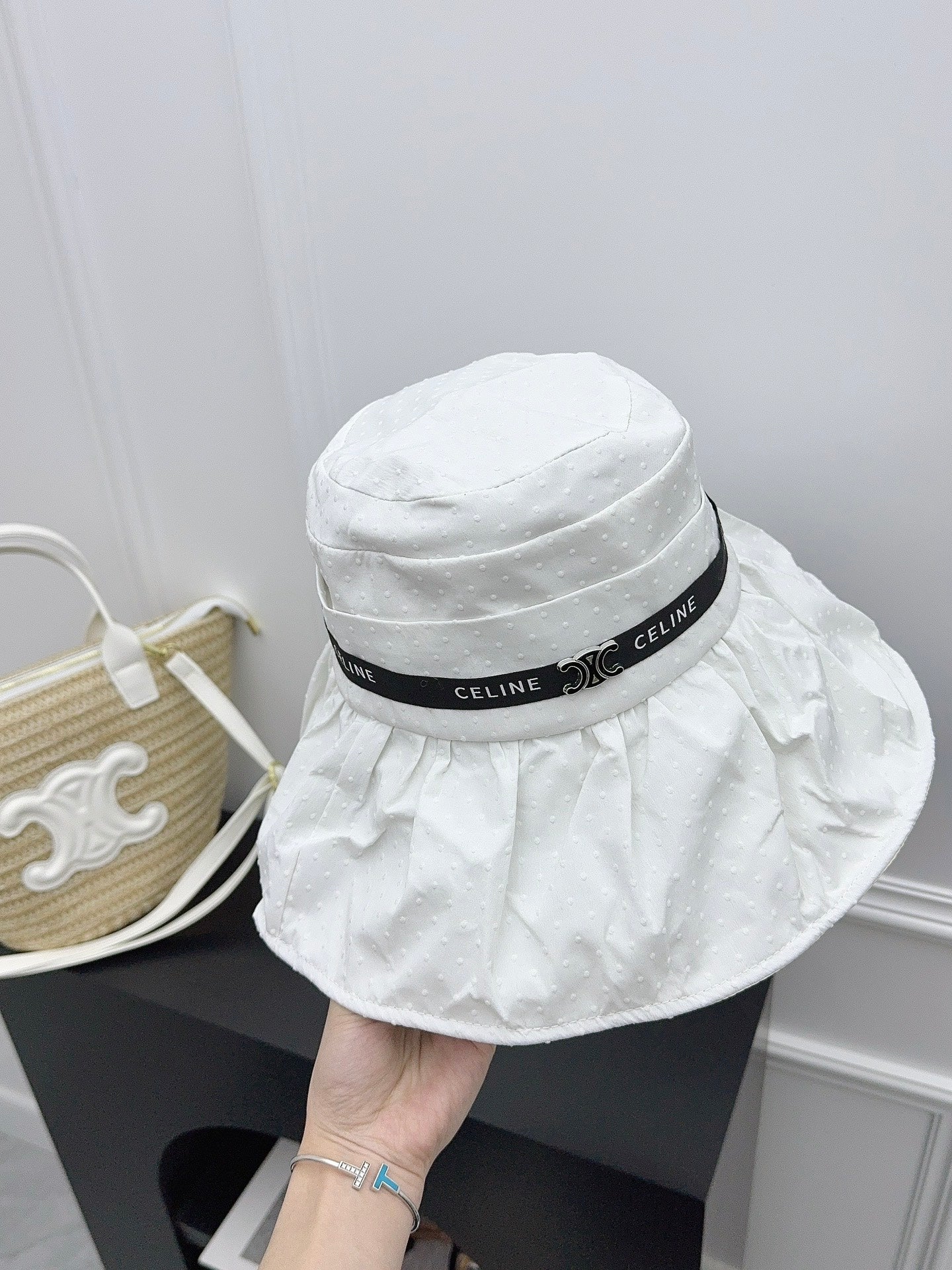 Celine - Новая плиссированная панама от кутюр