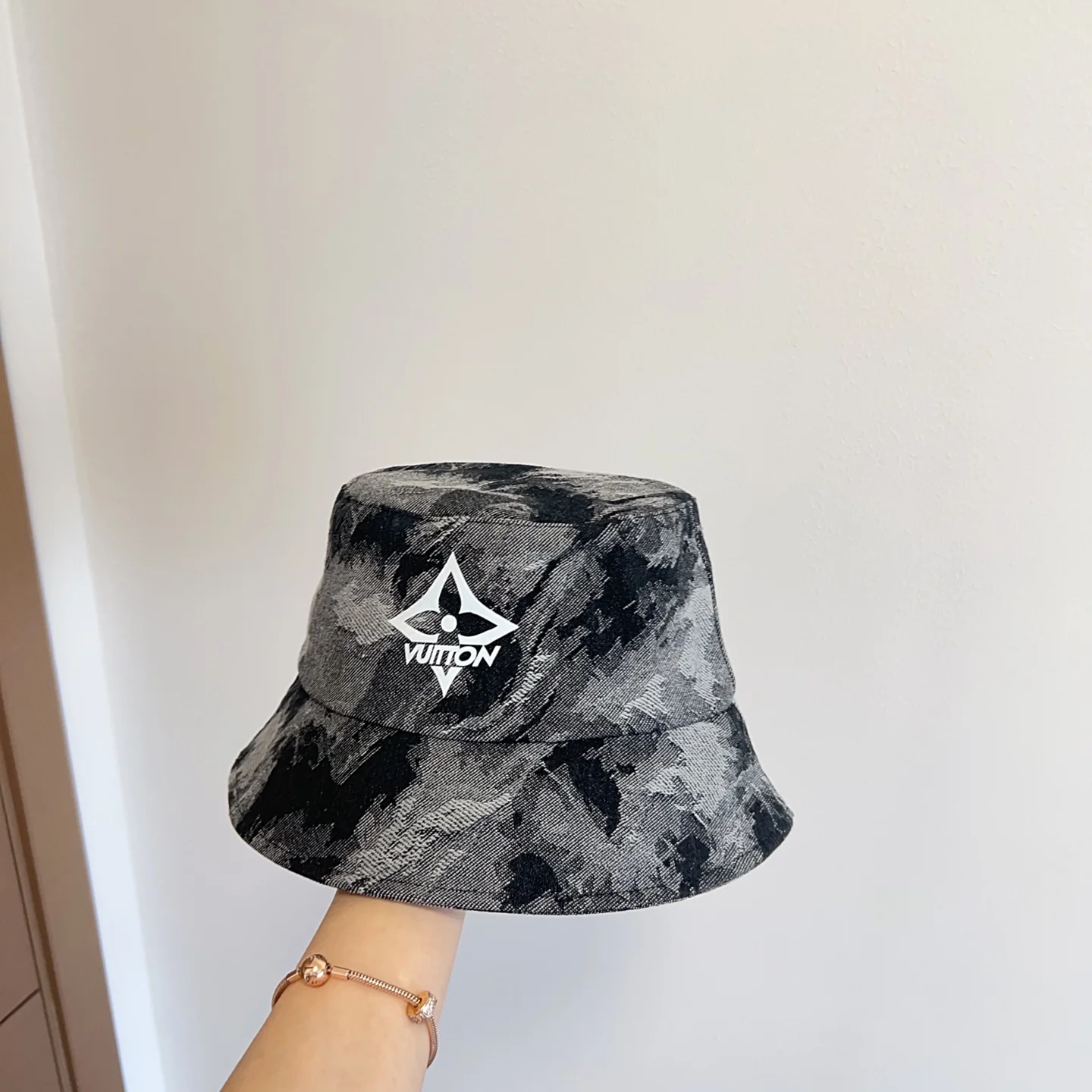 LV - Выстиранная кепка 