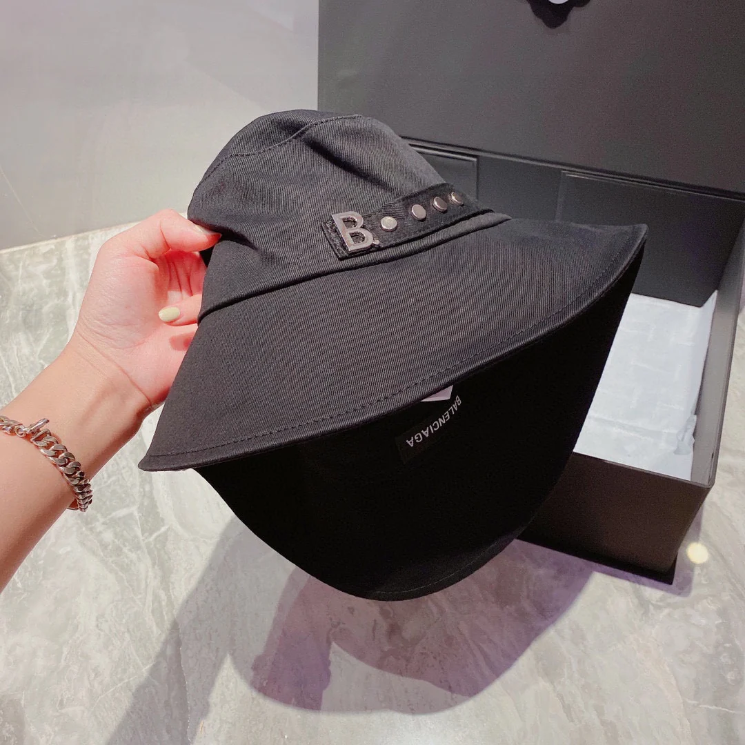 Balenciaga - Пряжка в форме буквы B - Рыбацкая шляпа