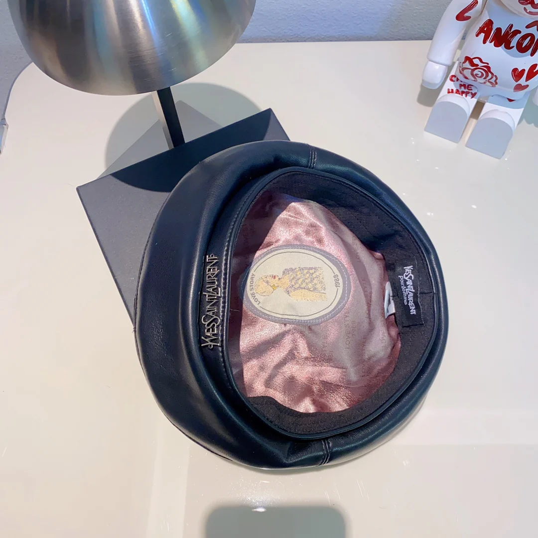 Кожаный берет Святого Иа