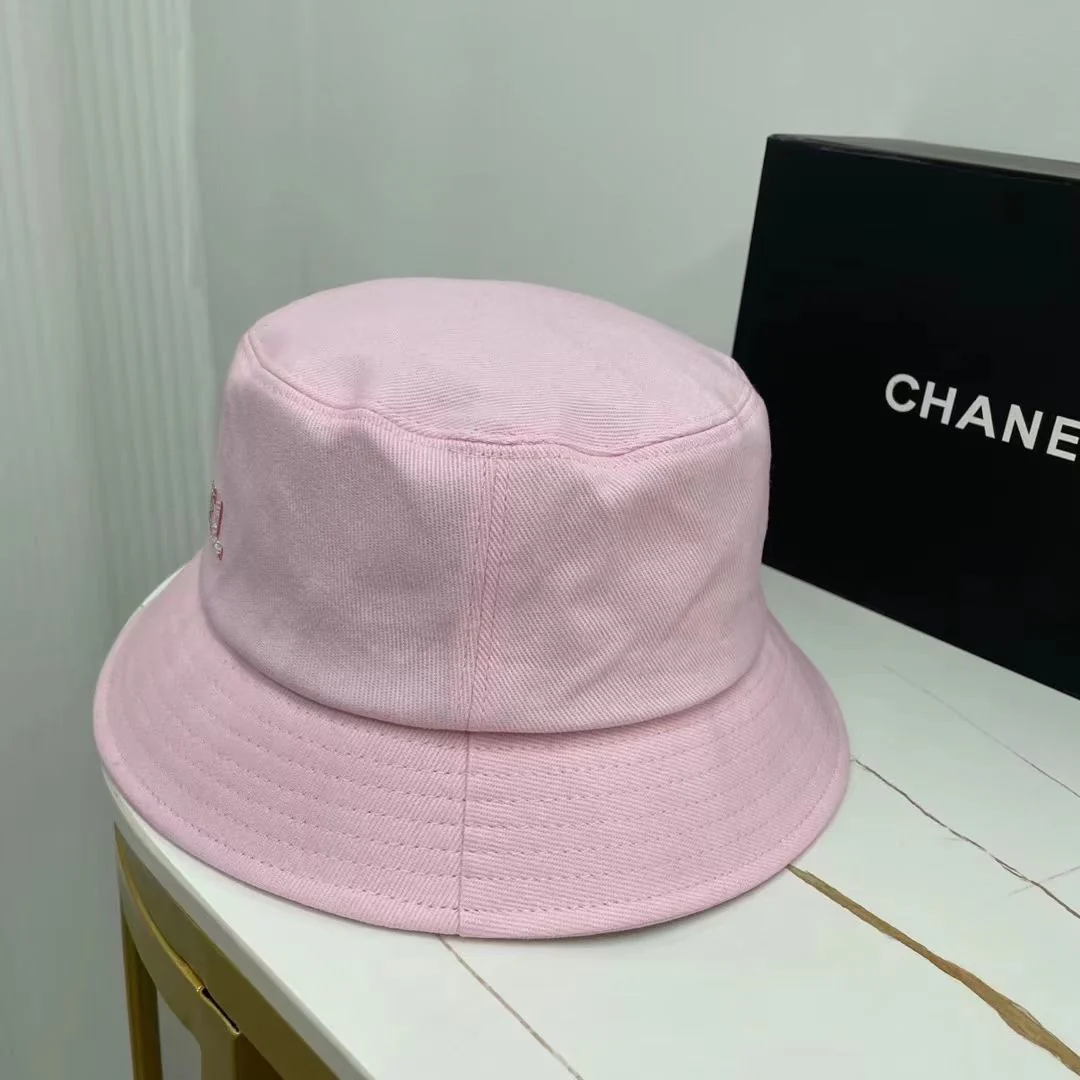 Рыбацкая шляпа Chanel, украшенная пайетками и стразами - Рекомендовано на Xiaohongshu - 1