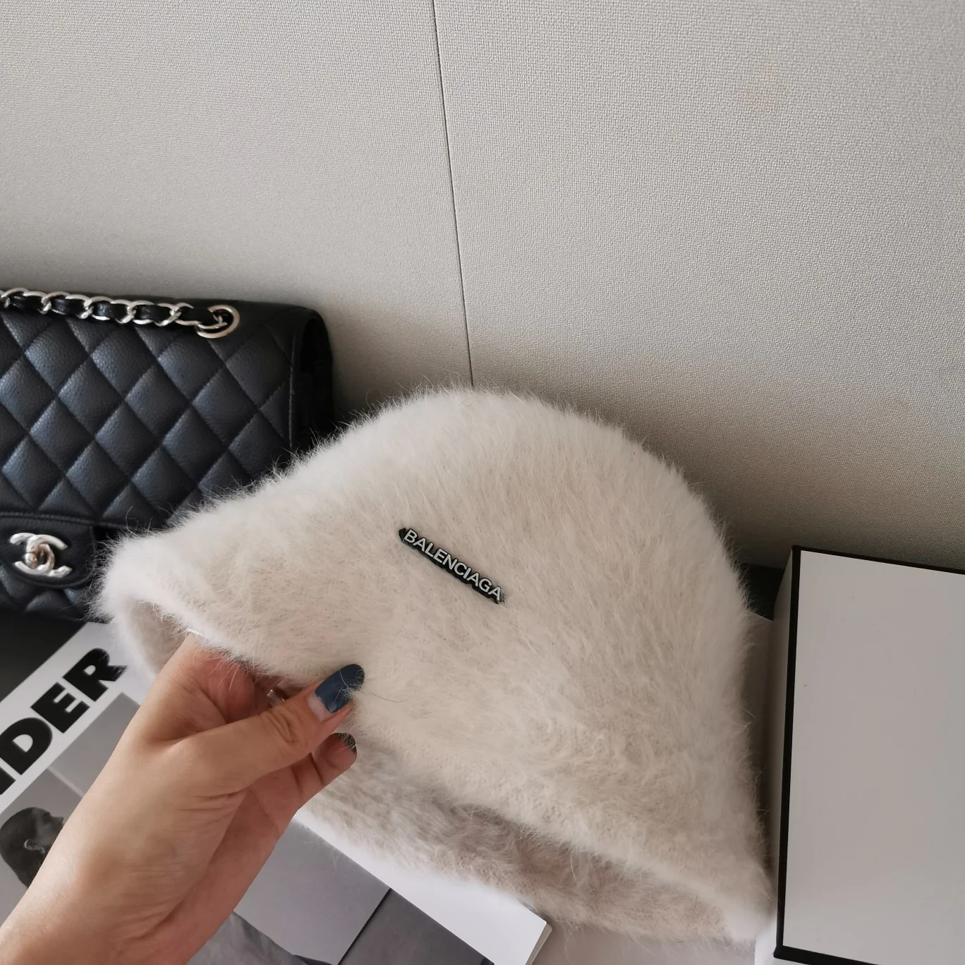 Balenciaga - Меховая рыбацкая шляпа - Белая