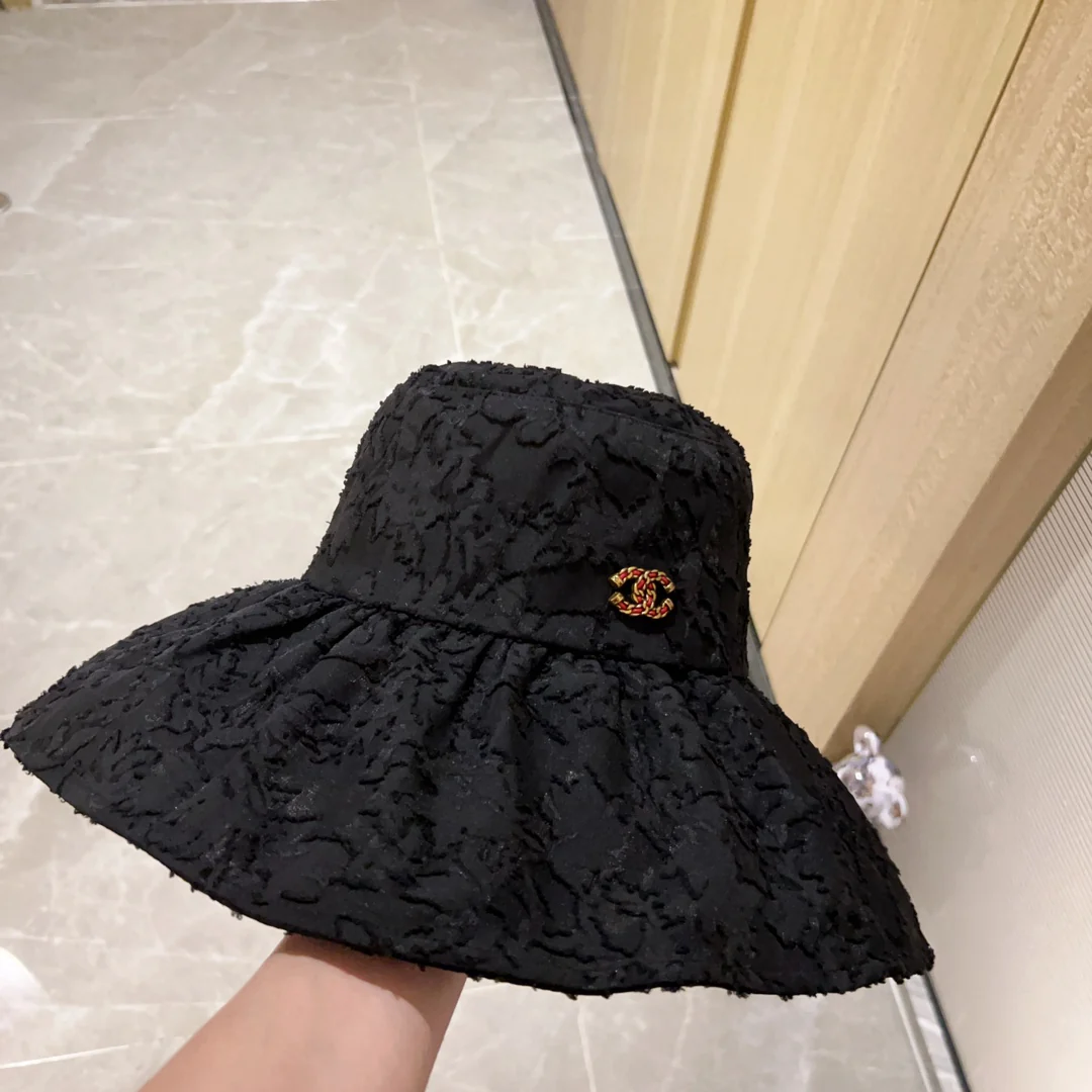 Новинка сезона весна/лето 2023 от Chanel - Складная рыбацкая шляпа - Черная