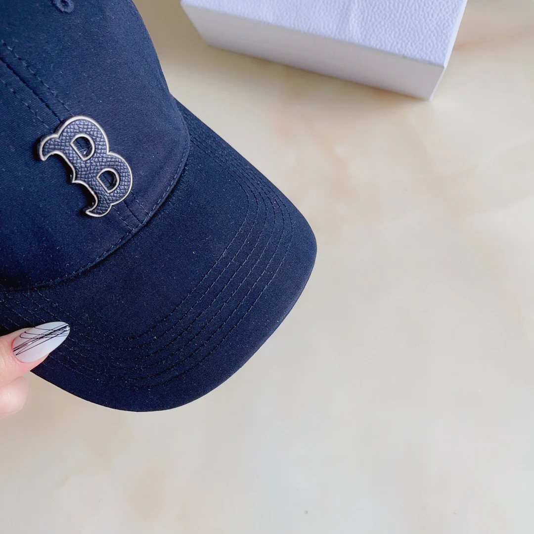 Balenciaga - Новая бейсболка в форме буквы B - conk4