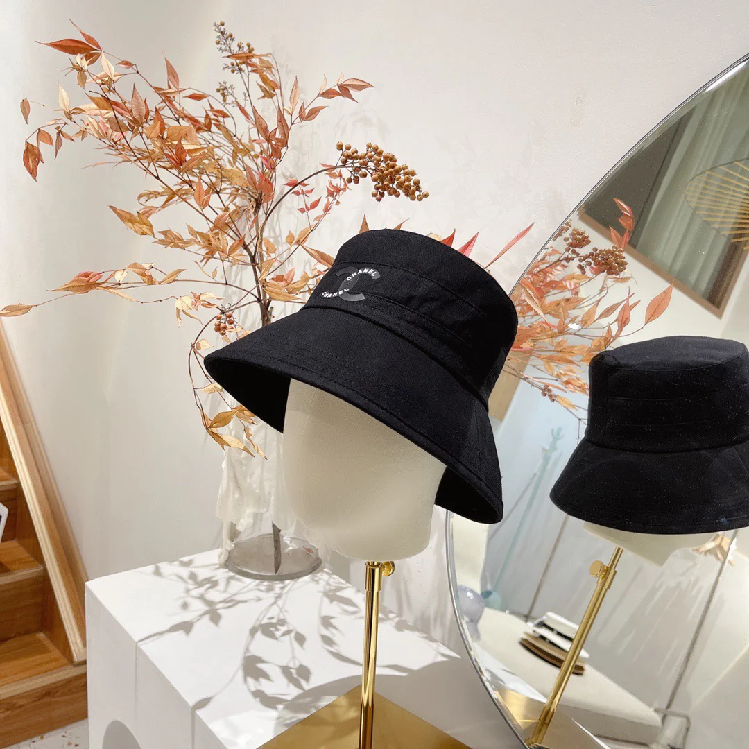 Chanel - Минималистичная рыбацкая шляпа с логотипом - 1
