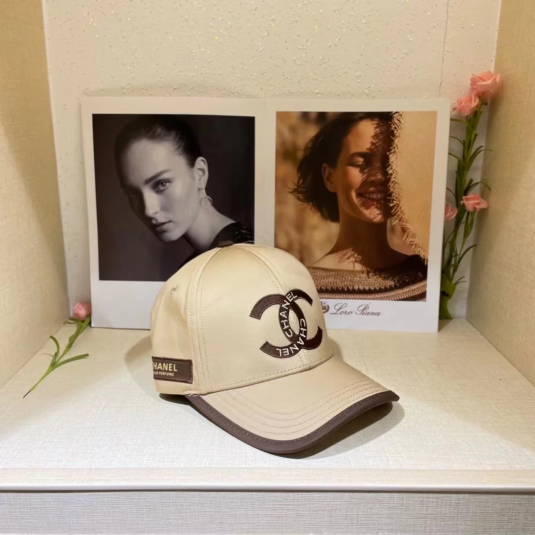 Коллекция Chanel Весна 2022 - Кепка-?утиный клюв?