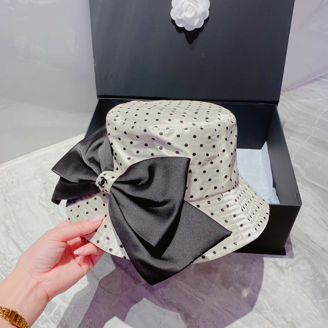 Chanel - Элегантная атласная шляпа от солнца