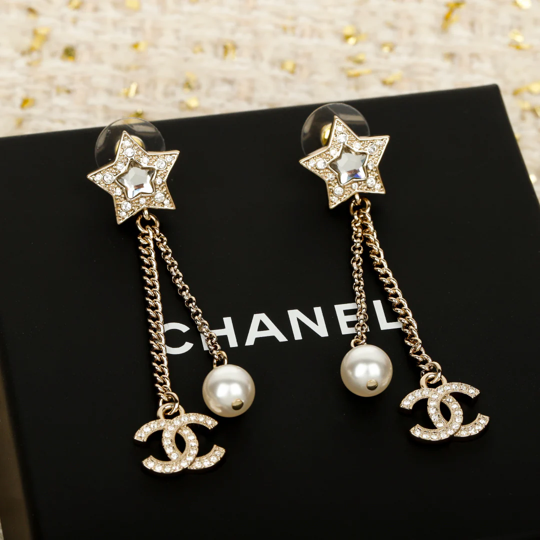 Chanel - Серьги-кисточки в виде звезд (25 пенсов)