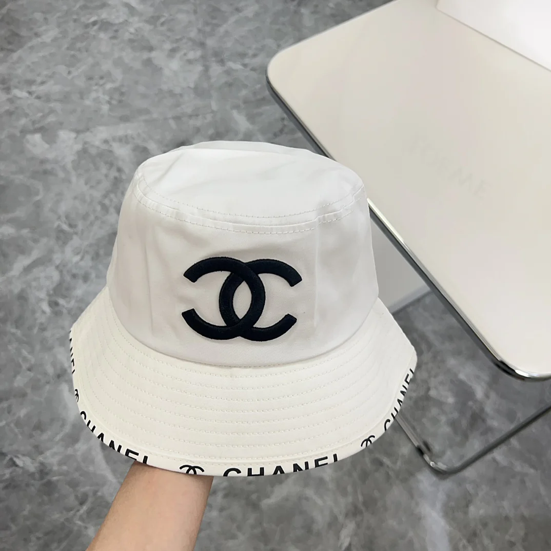 Chanel - Дизайнерская рыбацкая шляпа с буквами - Белая