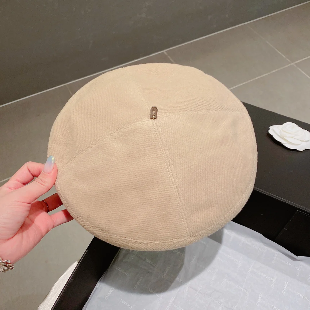 Шерстяной берет Prada — бежевый