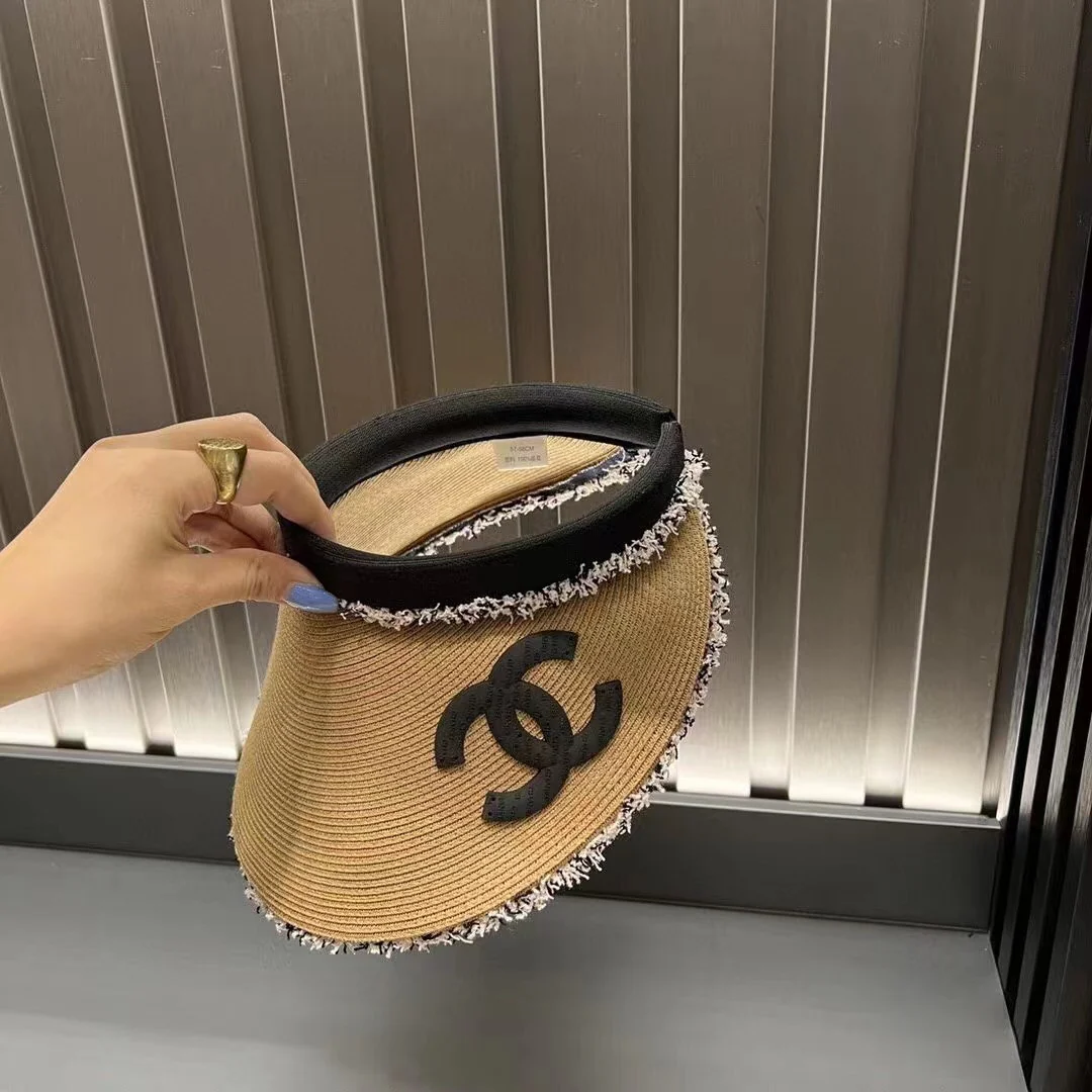 Солнцезащитная шляпа Chanel с открытым верхом