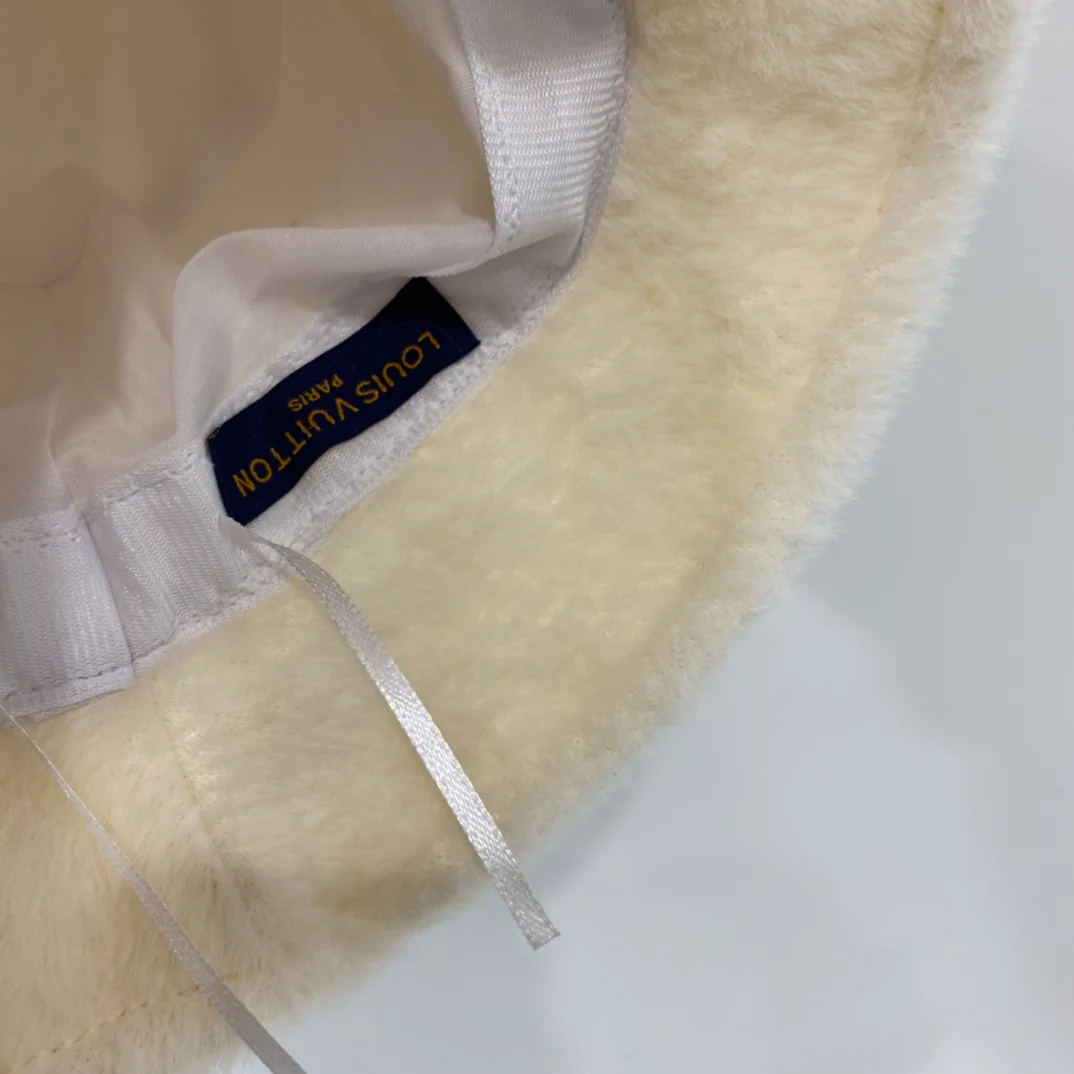 LV - Рыбацкая шапка из норки - Белая